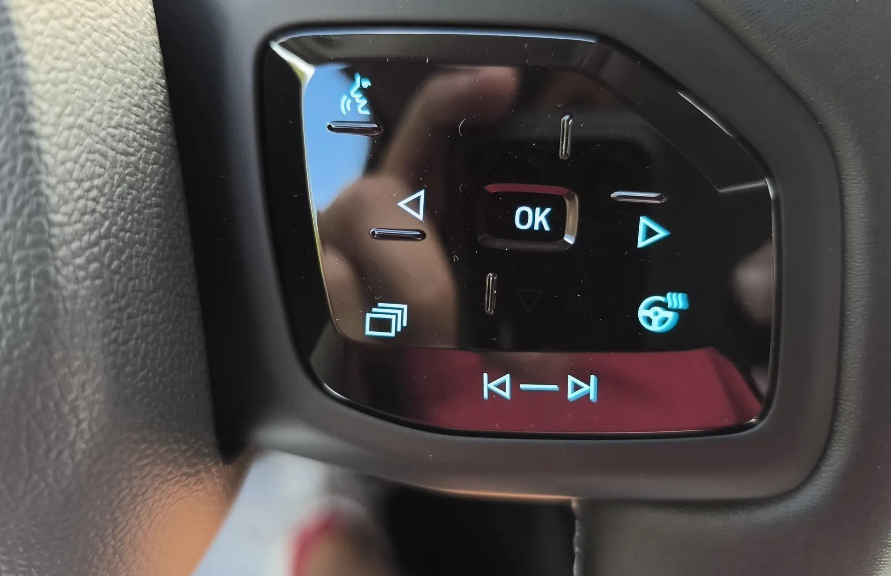 Zunanja slika - Ford Explorer - EV PREMIUM dv.elektr.79kWh 250 kW at AWD - 20