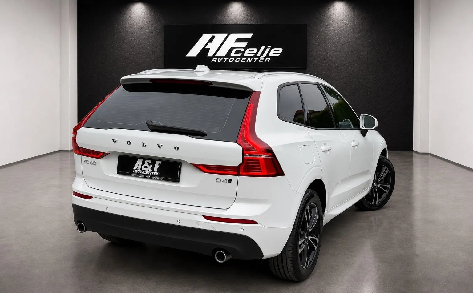 Zunanja slika - Volvo XC60 - D4-4X4-AUT-PANORAMA-FUL LED-LIZING ZA TUJCE- - 5