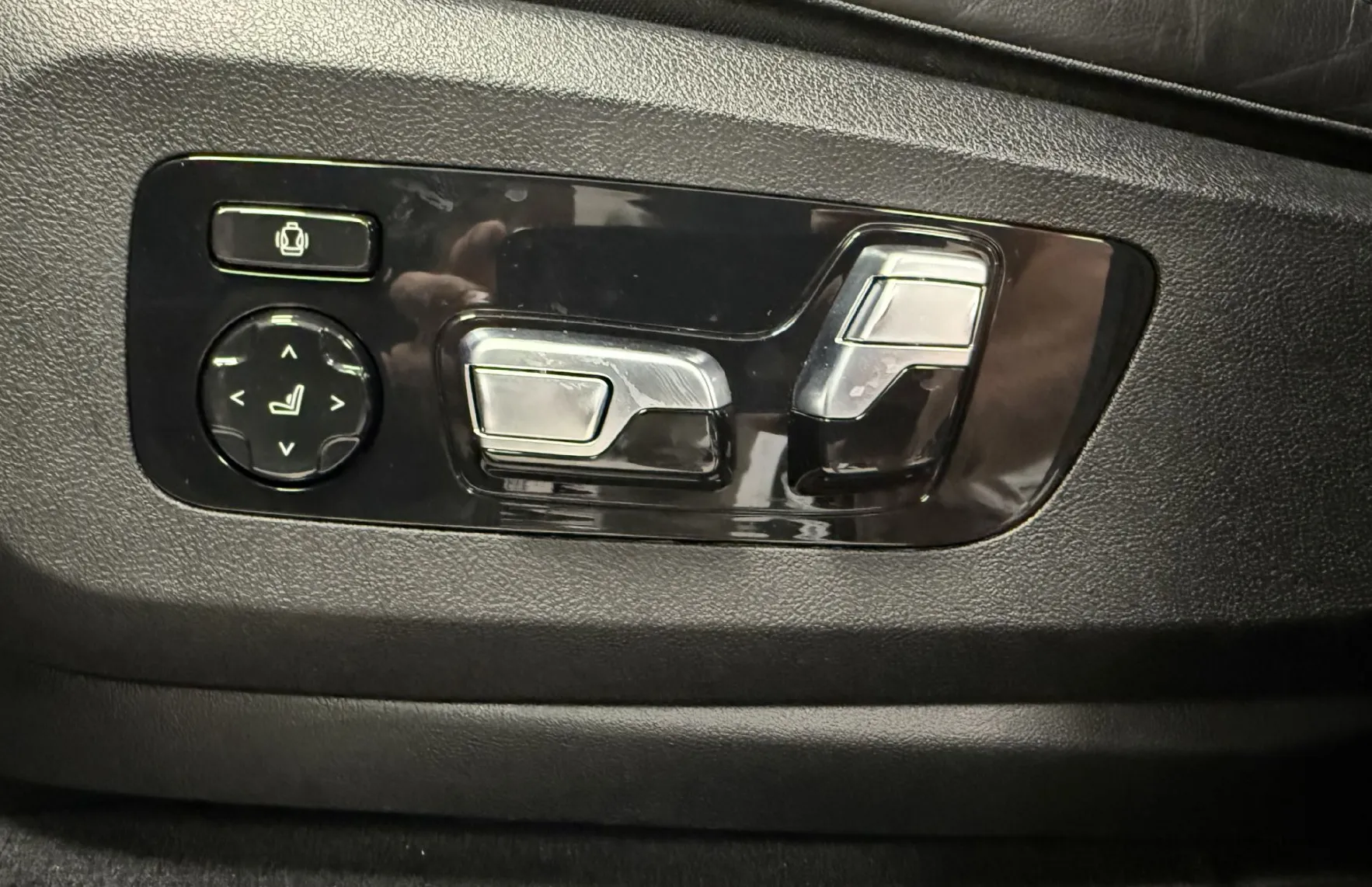 Zunanja slika - BMW X6 - serija : xDrive30d -M-SHADOW-TANSANITE-LASER-ZRAČNO.-22COL - 16