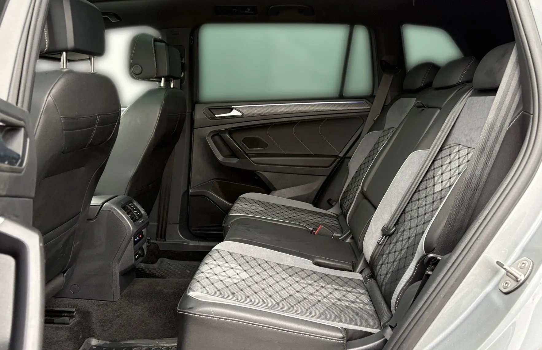 Zunanja slika - VW Tiguan Allspace - 2.0 TDI 4MOTION R-Line-SLO-Panorama-DCC-Mrtvi kot - 11
