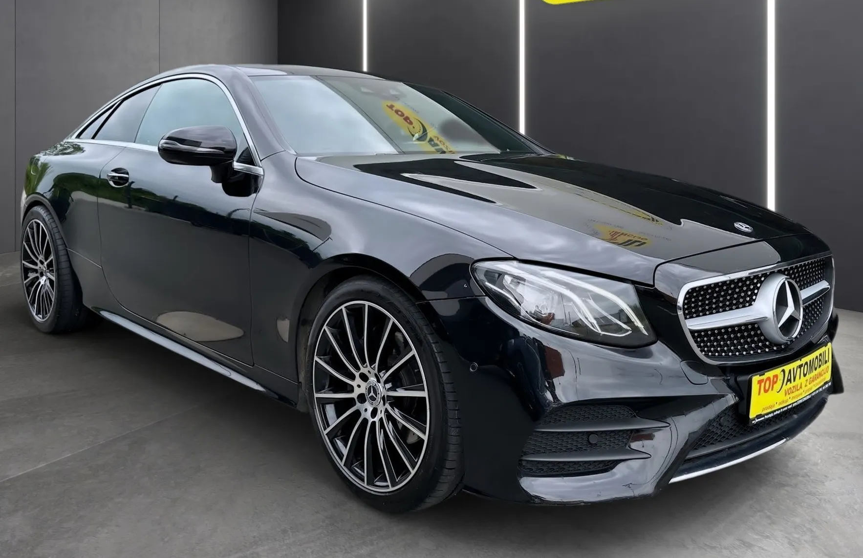 Zunanja slika - Mercedes-Benz E-Razred - E 220d AMG LINE FULL LED TEMP LANE ASSIST NAVI P.. - 10