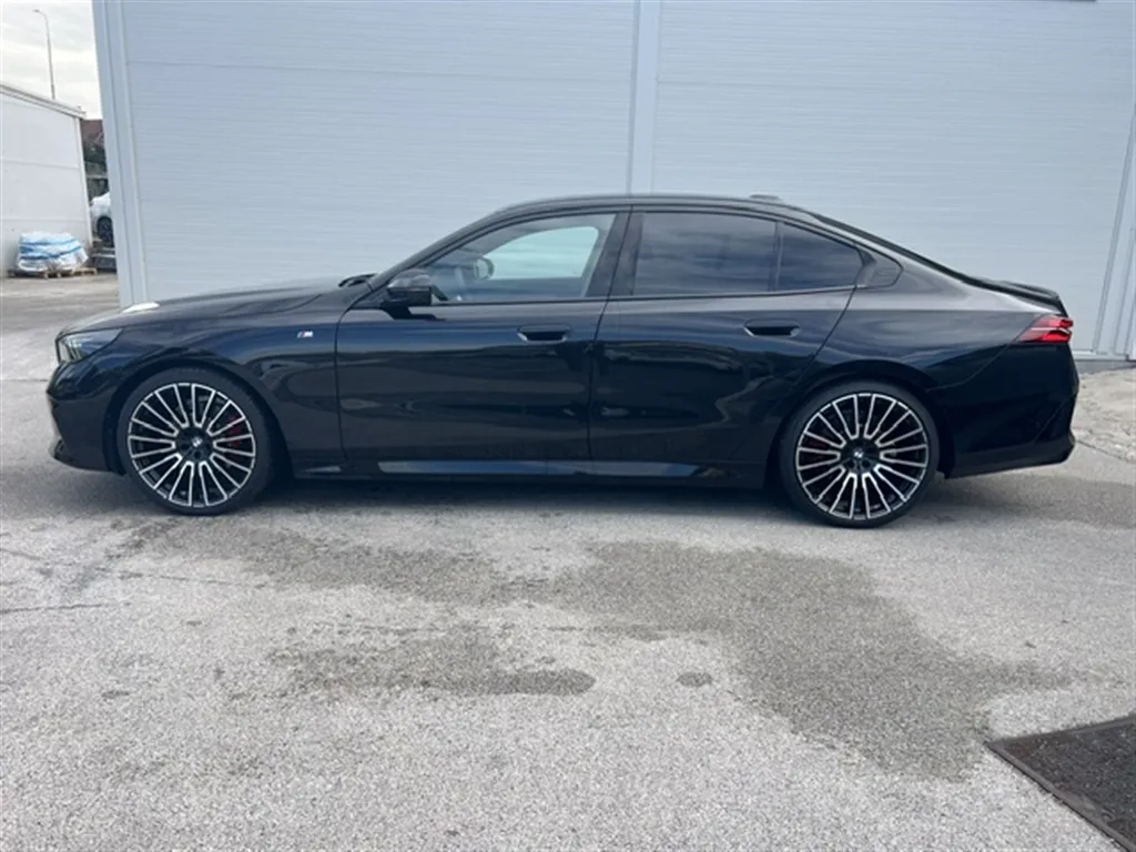 Zunanja slika - BMW Serija 5 - 520d xDrive Limuzina - 3
