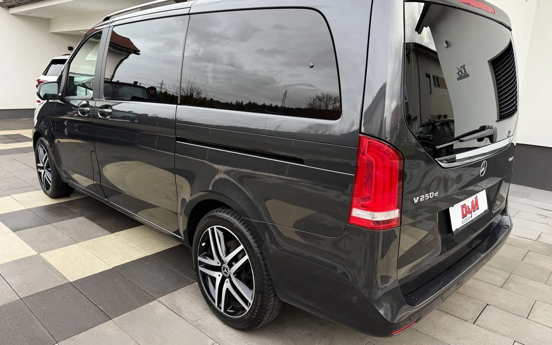 Zunanja slika - Mercedes-Benz V-Razred - V 250 d 4MATIC AVANTGARDE|1.LASTNIK|SLO|PANORAMA - 3