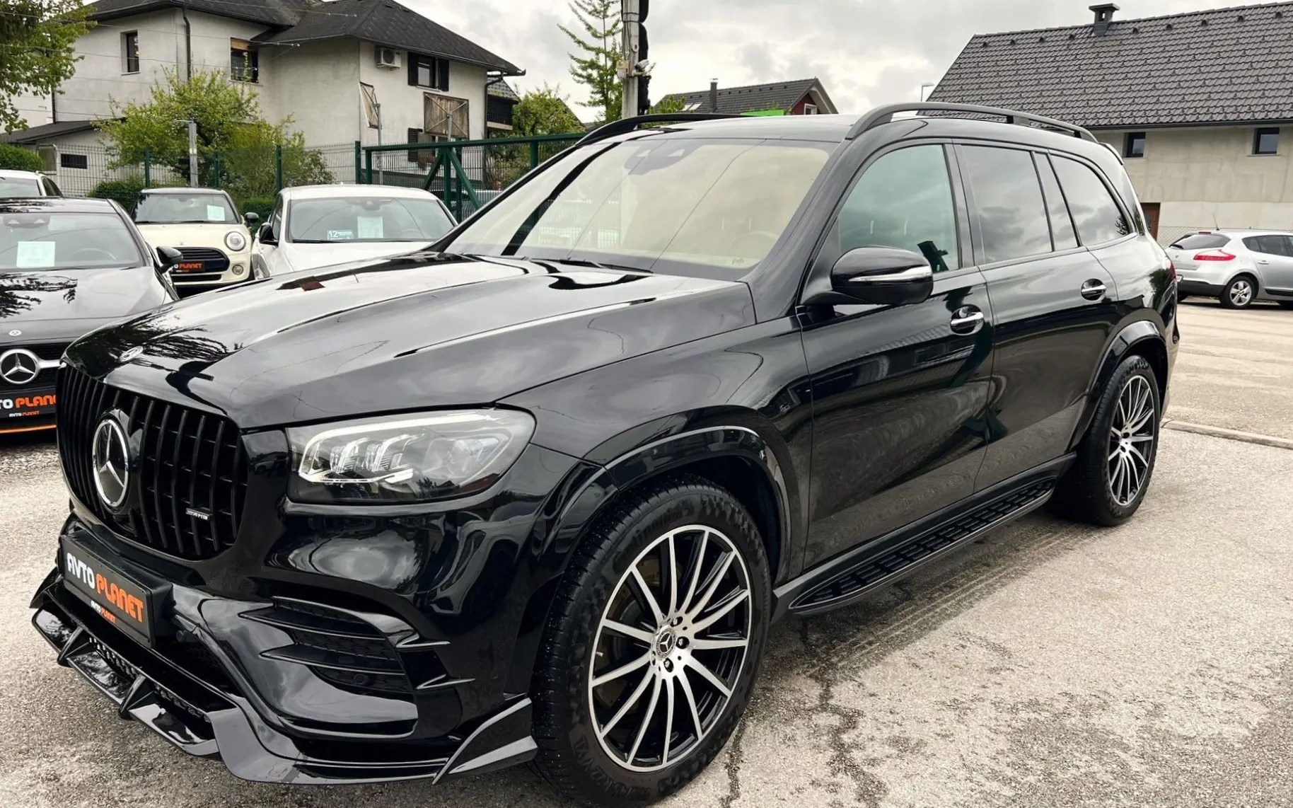 Zunanja slika - Mercedes-Benz GLS-Razred - GLS 400 d 4MATIC AMG NIGHT ACC LED 6 SEDEŽEV PANO - 1