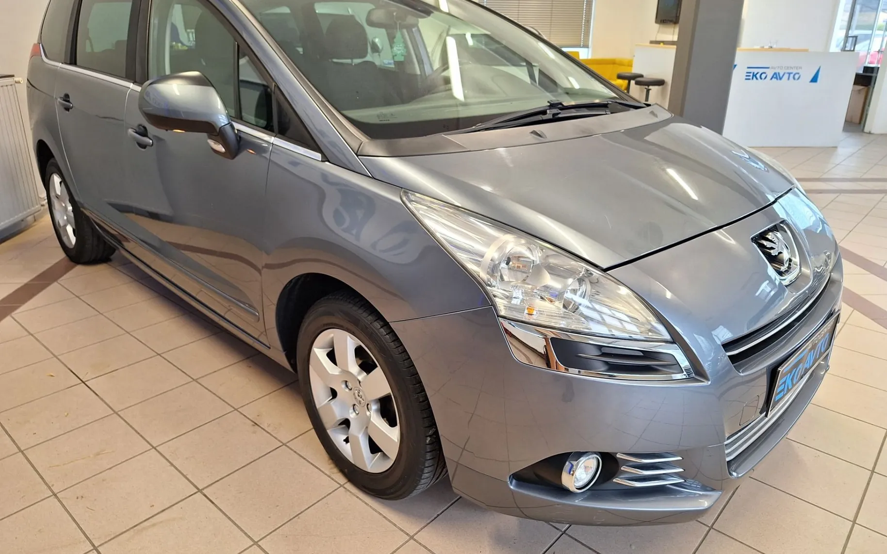 Zunanja slika - Peugeot 5008 - 1.6 16v 120 FAMILY-PANORAMA-SLO-SAMO 159000KM-... - 2