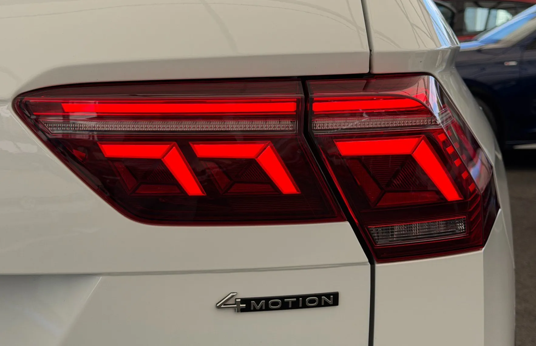 Zunanja slika - Volkswagen Tiguan Allspace - R-LINE 2.0 TDI 4M DSG VL.KLJUKA-MATRIX LED-KAMERA - 5