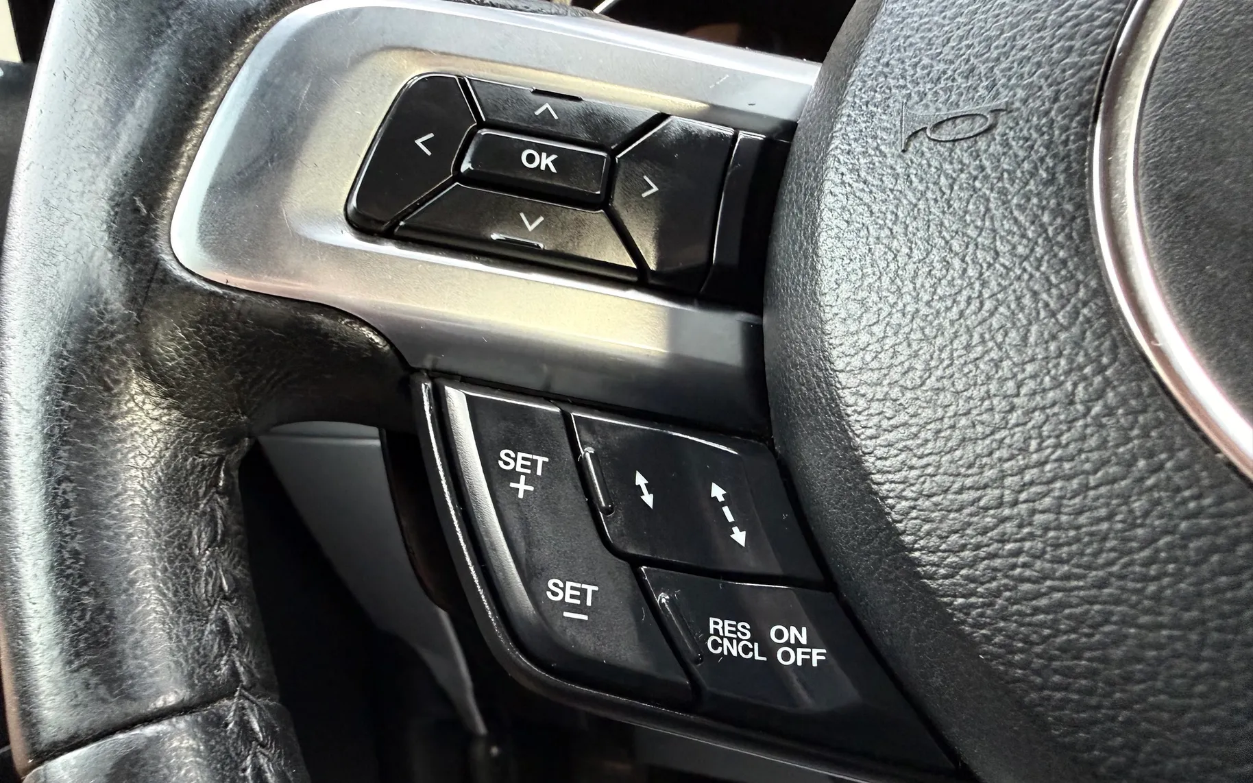 Zunanja slika - Ford Mustang - 2.3 EcoBoost 2.LASTNIK ACC HLAJENJE SED. ALU 19 - 14