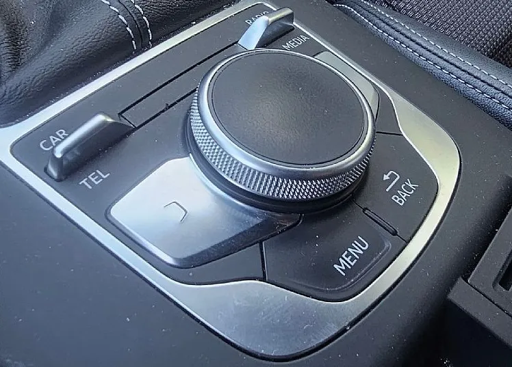 Zunanja slika - Audi A3 - 30 TFSI LIMUZINA S-LINE LED-ALU PLATIŠČA-USNJE - 18