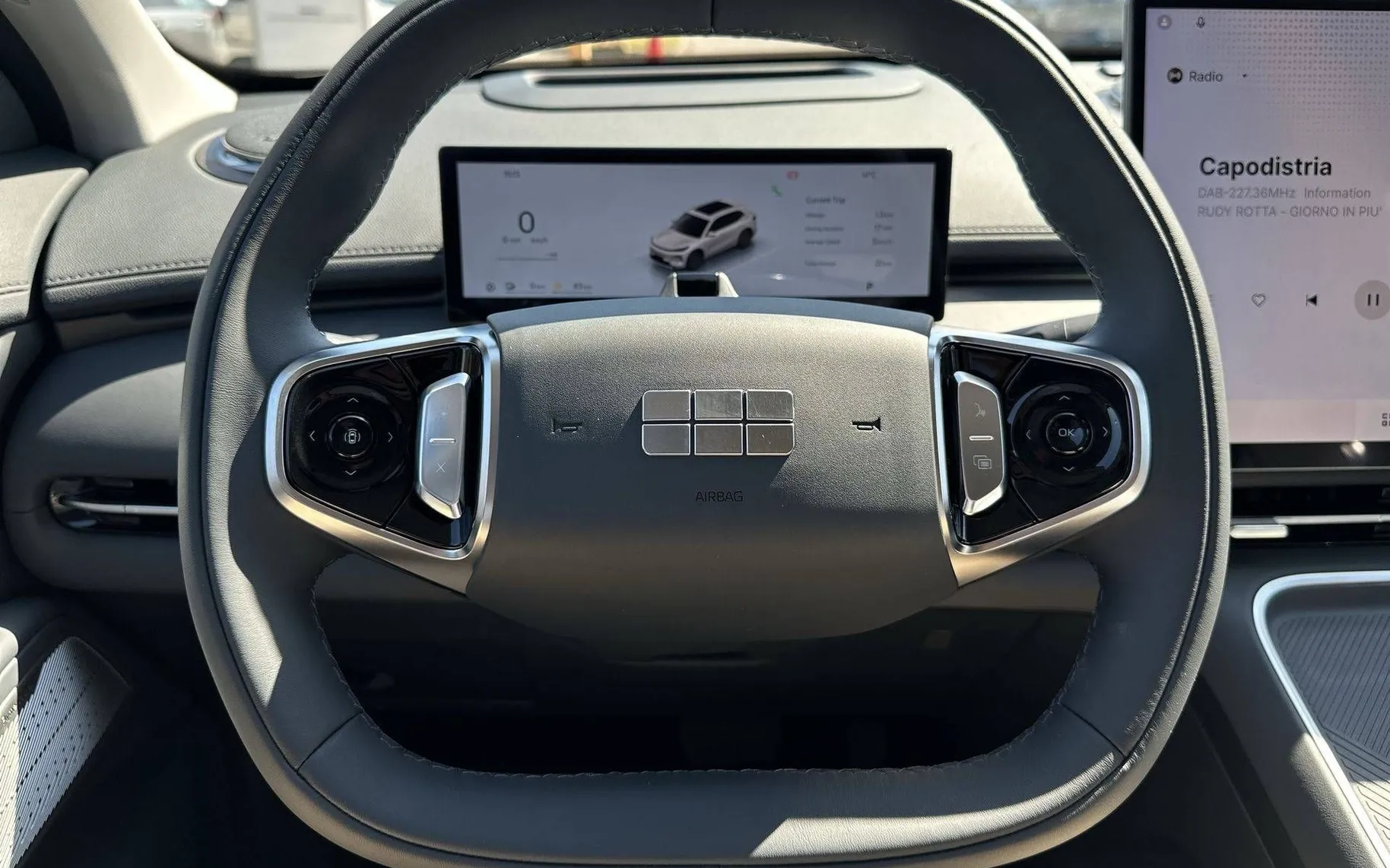 Notranja slika - Geely StarRay EM-i - Plug-In Hybrid 1.5 Max Avt. - 14