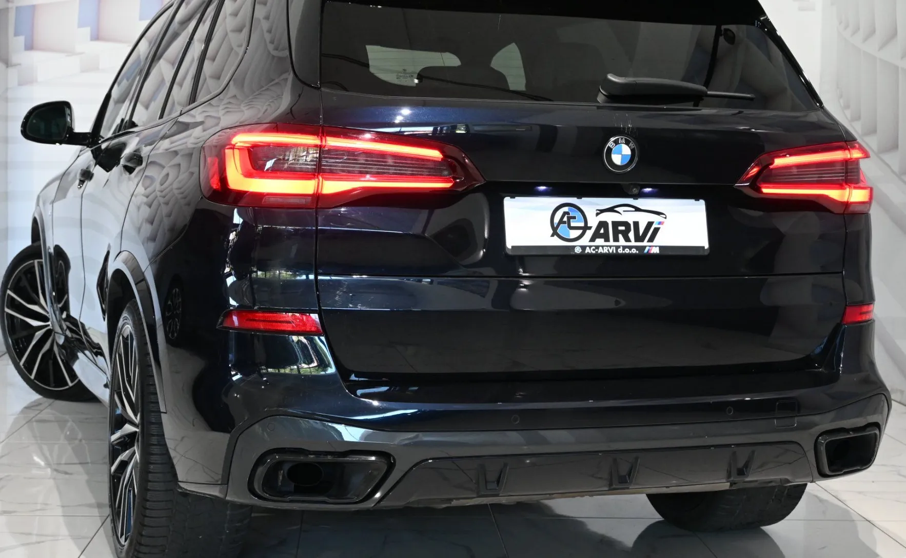 Zunanja slika - BMW X5 - serija : xDrive30d Avt-M.SPORT-ZRAČNO-SWAROWSKI-RADAR-HAR - 6