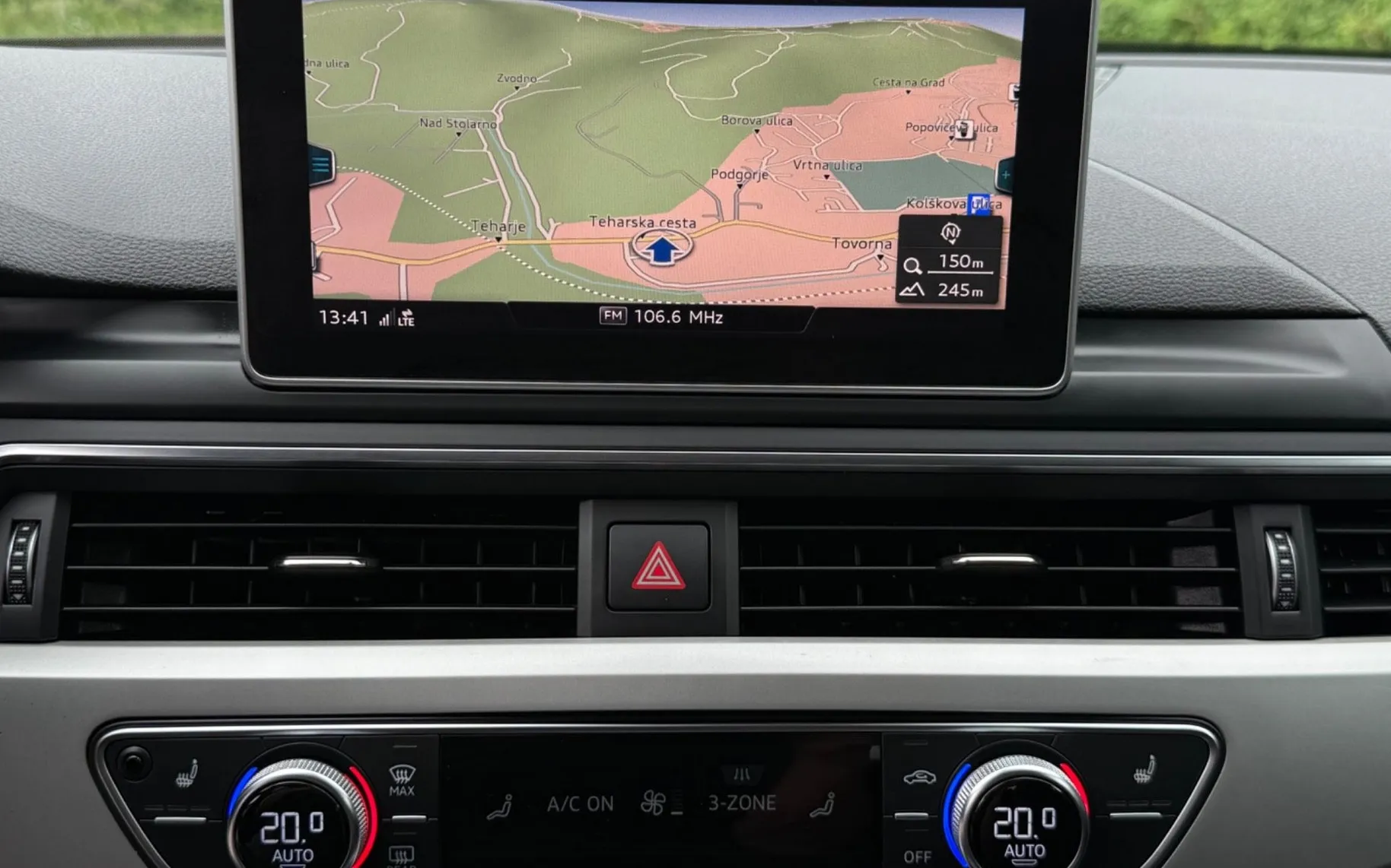 Notranja slika - Audi A4 Avant - 2.0 TDI  Basis  S tronic - 12