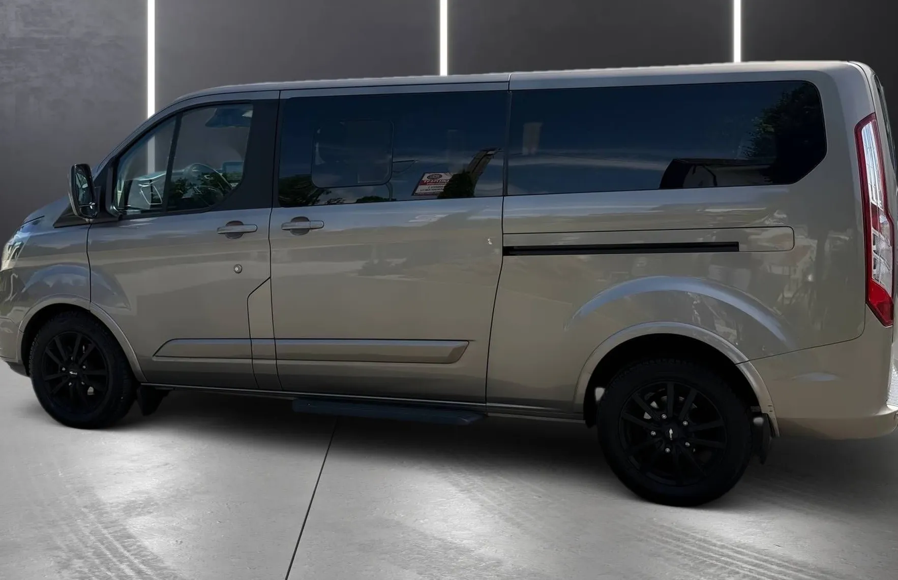 Zunanja slika - Ford Tourneo - Custom 2.0 TDCI L2 H1 FUL LED NAVI TEMP PDC GR.SEDEŽEV - 3