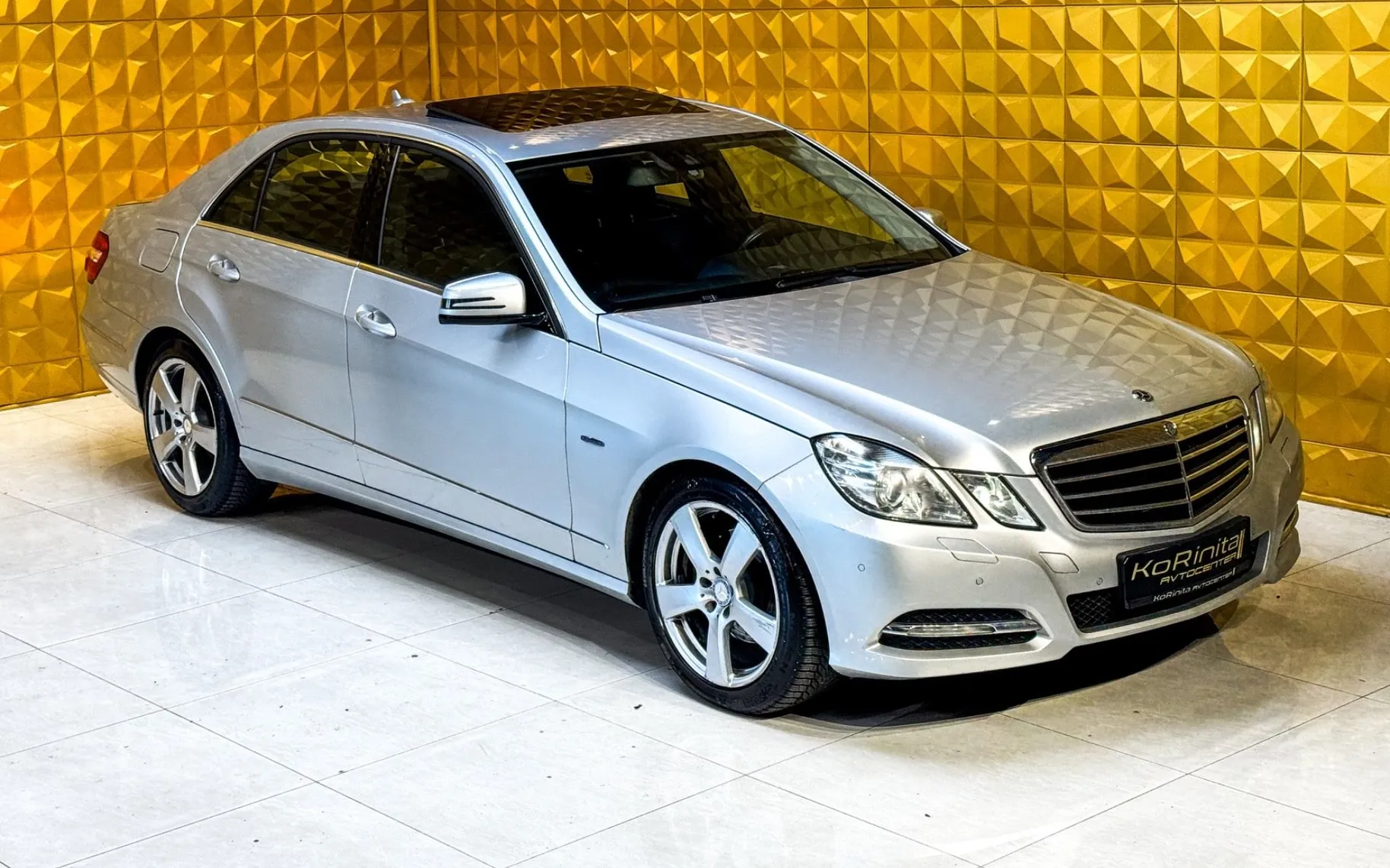 Zunanja slika - Mercedes-Benz E-Razred - E 220 CDI AUT.-PANO.-GRETJE-PDC-NAVI-F1... - 2