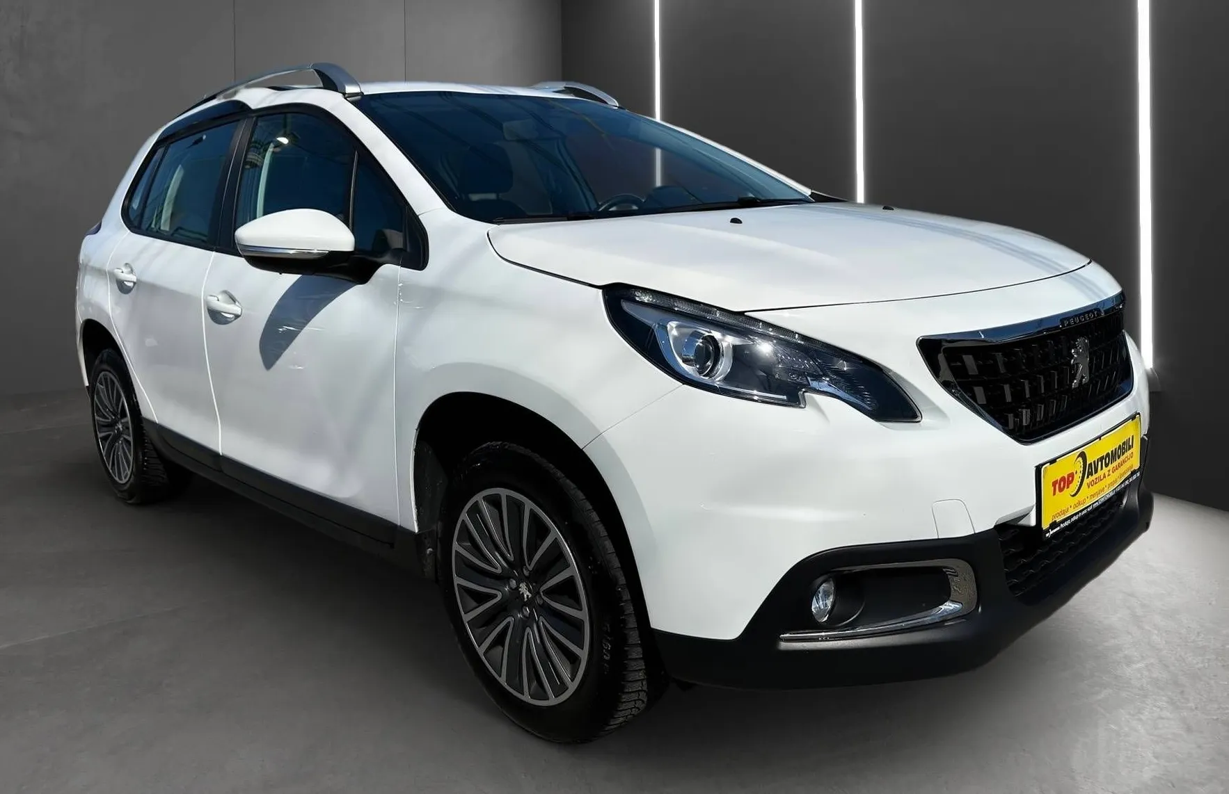 Zunanja slika - Peugeot 2008 - 1.2 SLOVENSKI 1.LASTNIK MOŽNOST BREZ POLOGA - 11
