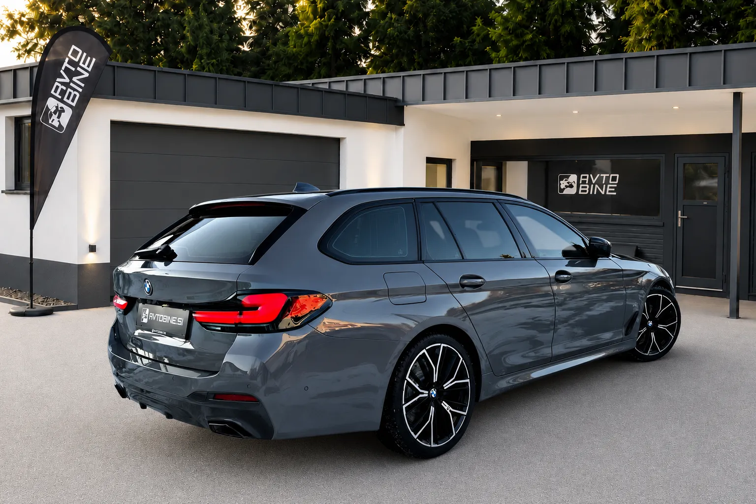 Notranja slika - BMW serija 5 Touring: - 520D•M PAKET•PANO•NARDO•FACELIFT•LED•KOT NOV - 8