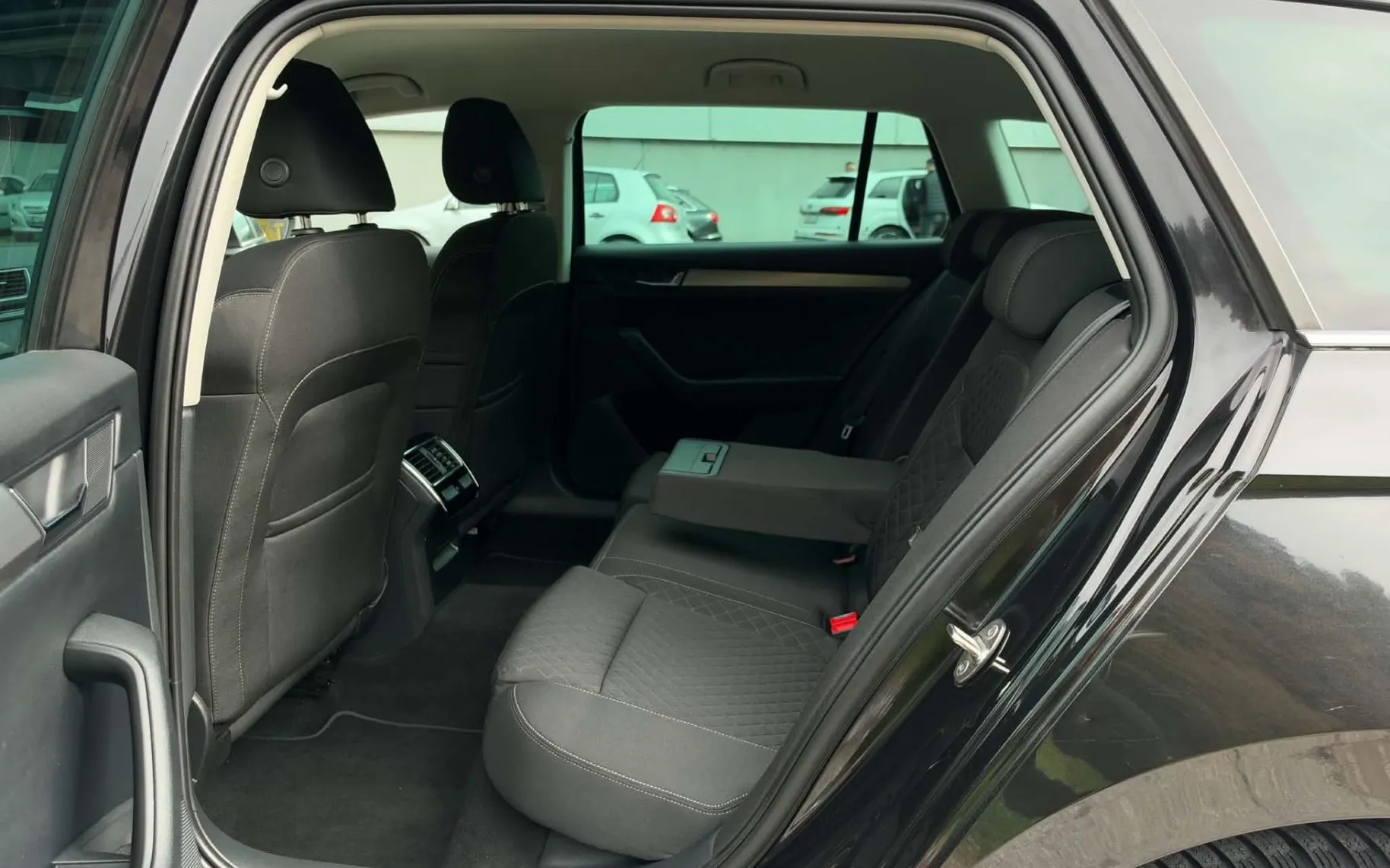 Notranja slika - Škoda Superb - 1.6 TDI-XENON+LED-LIZING ZA TUJCE-ACC - 11