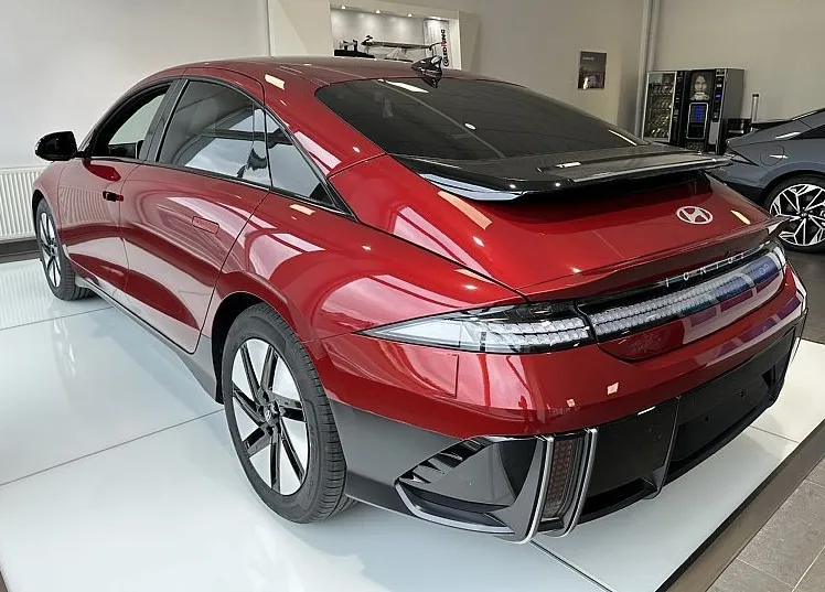 Zunanja slika - Hyundai Ioniq 6 - PREMIUM°°Winter°°el.kljuke.°°77kWh - 4