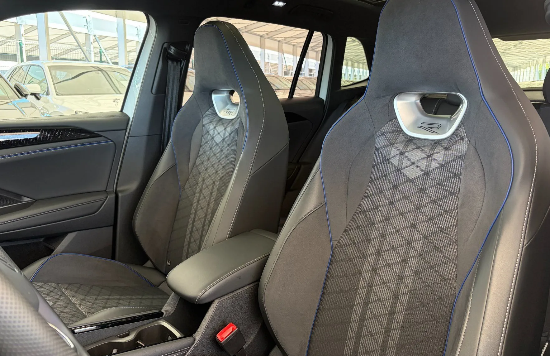 Zunanja slika - Volkswagen Tiguan - R-Line 1.5eTSI DSG-1.LASTNIK-PANORAMA-VELIKA NAVI - 9