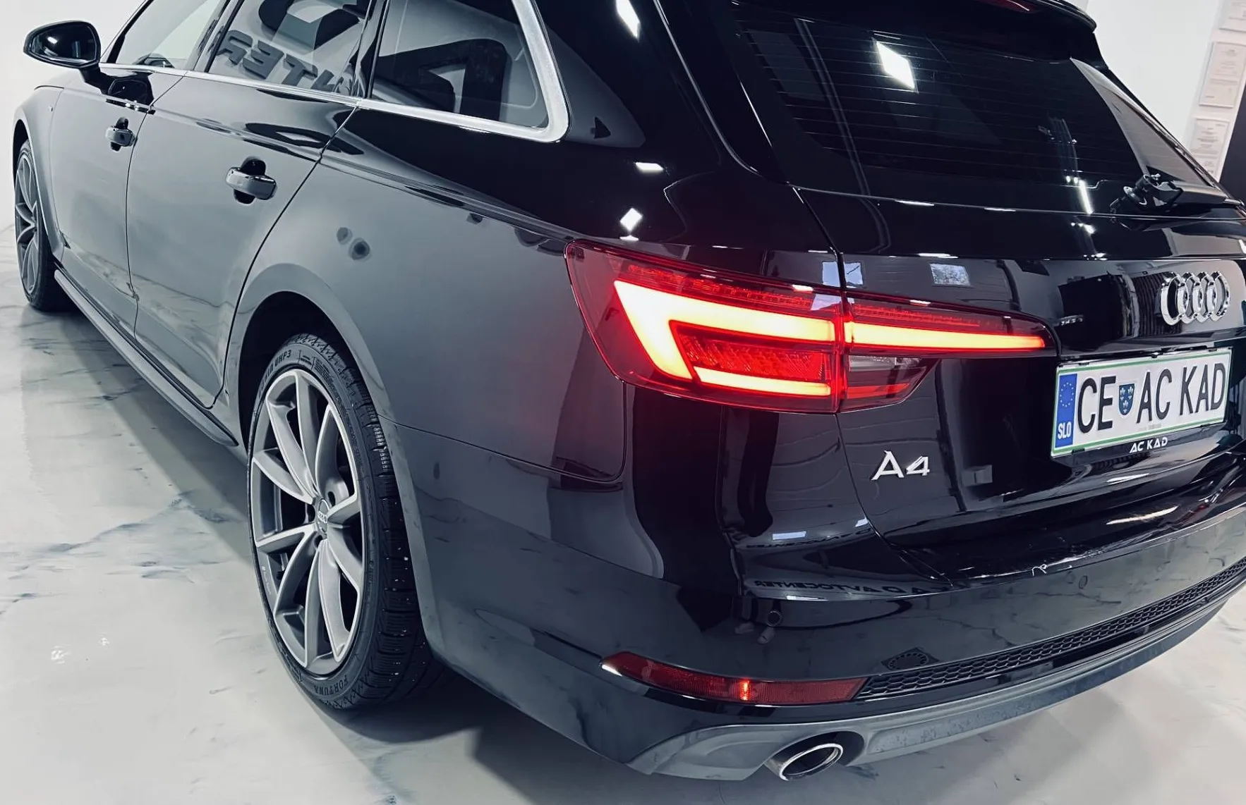 Zunanja slika - Audi A4 - Avant 2.0 TDI S tronic S-Line110  150  VIRTUAL-ALU19 - 5