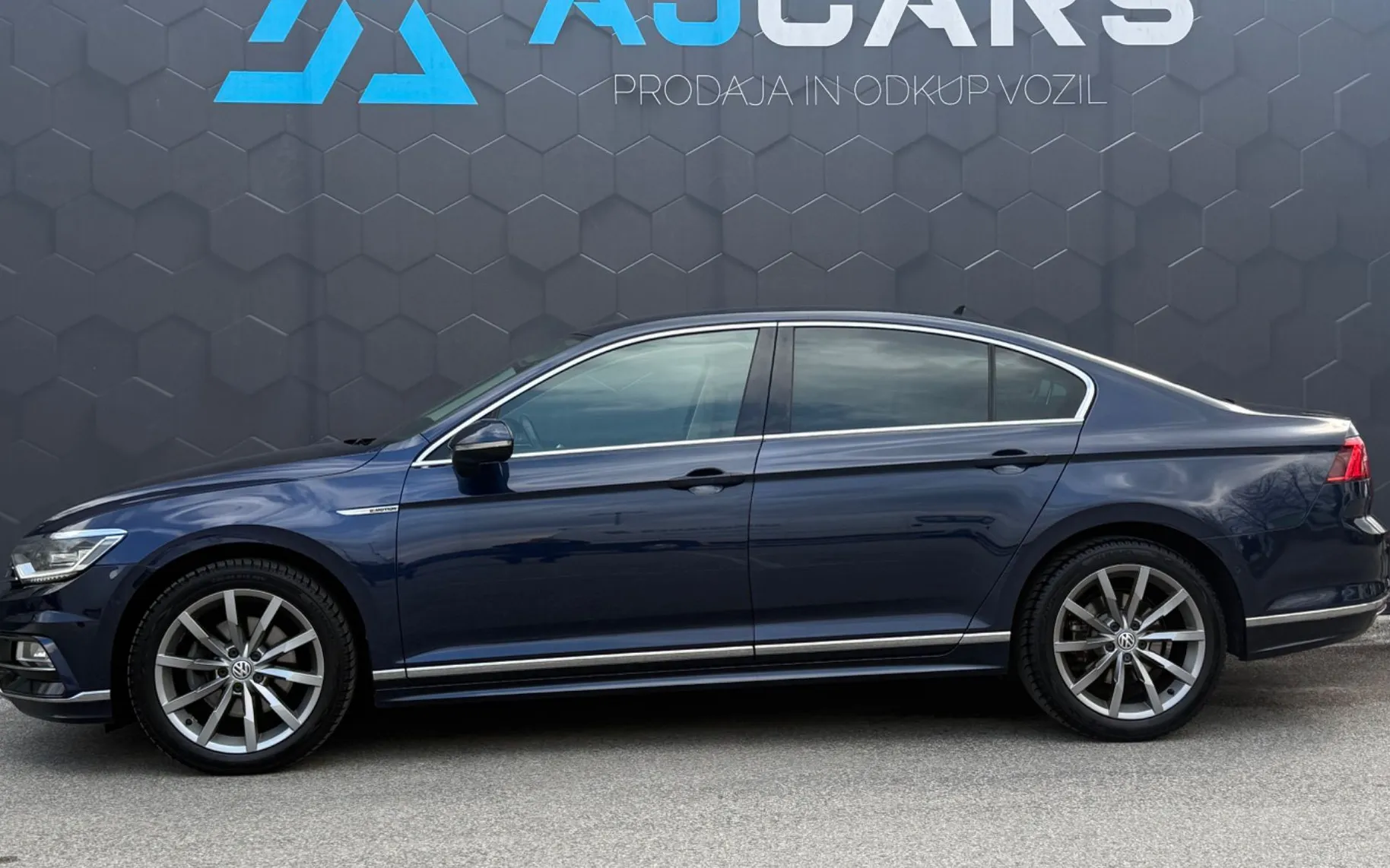 Zunanja slika - VW Passat - 2.0 TDI 4MOT avt. R-line-Virtual-Matrix-Kamera-F1 - 4