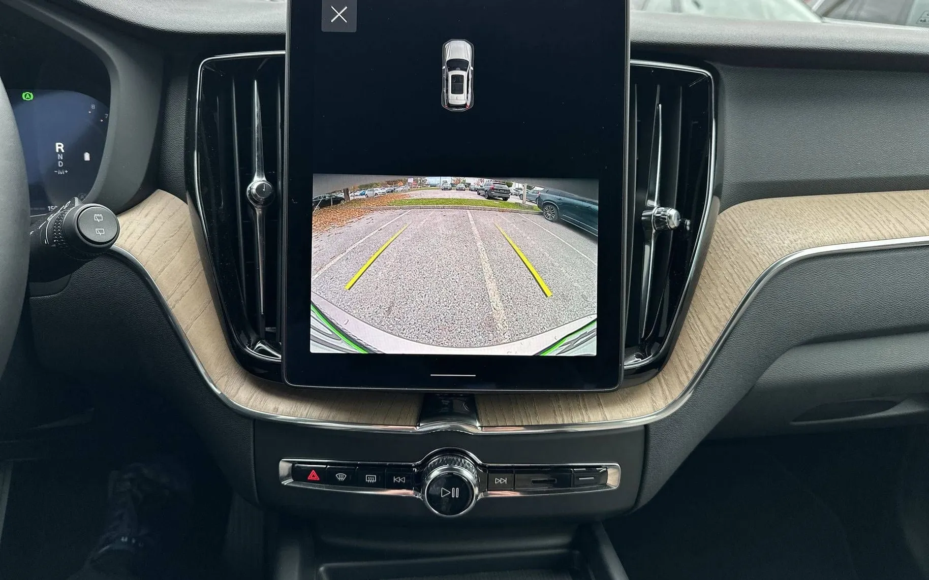 Notranja slika - Volvo XC60 - B5 P AWD Plus Dark Avt. - 17