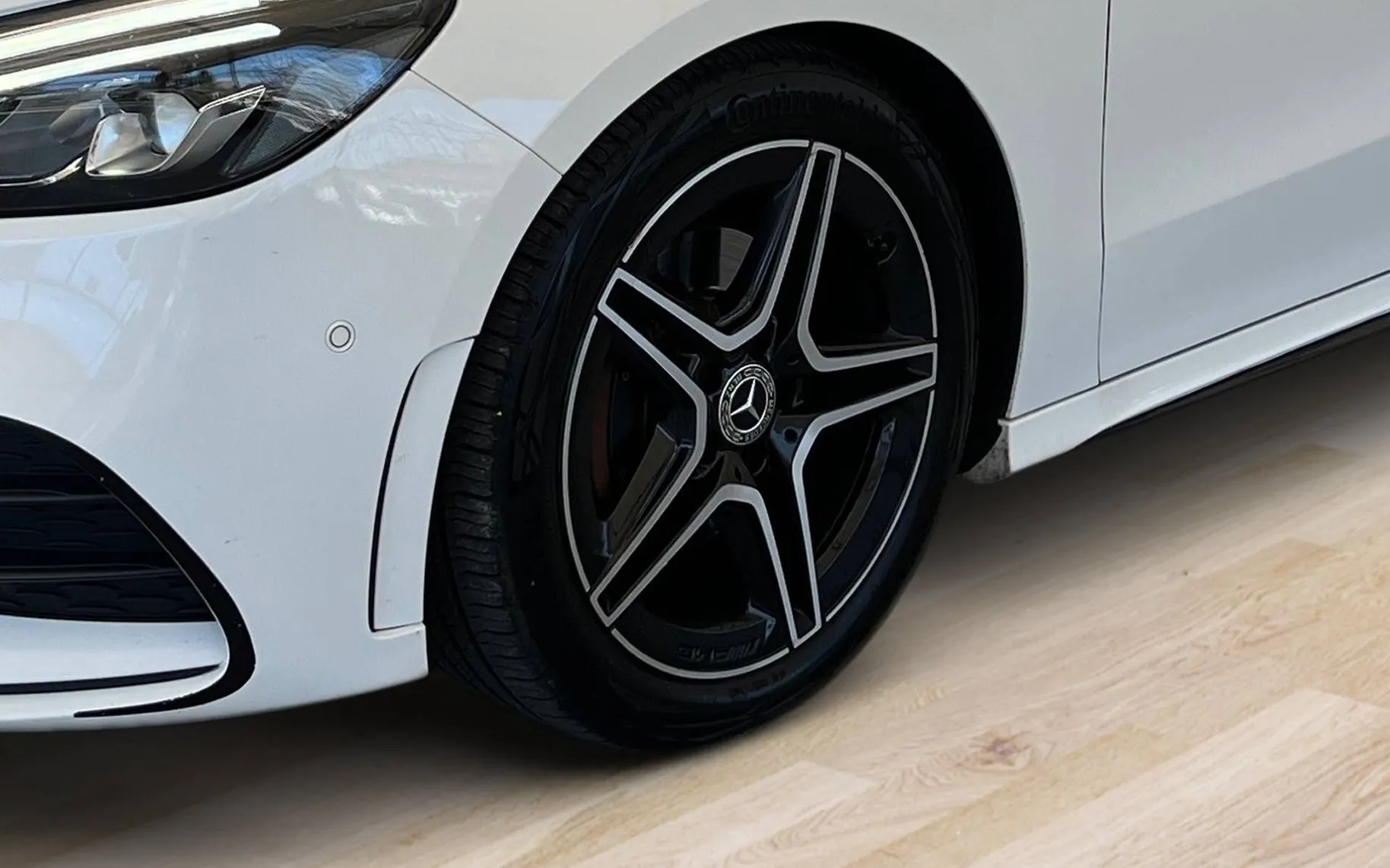 Notranja slika - Mercedes-Benz B-Razred - B 200 d Aut•AMG Line•1LASTNIK•KAMERA•PDC•... - 9