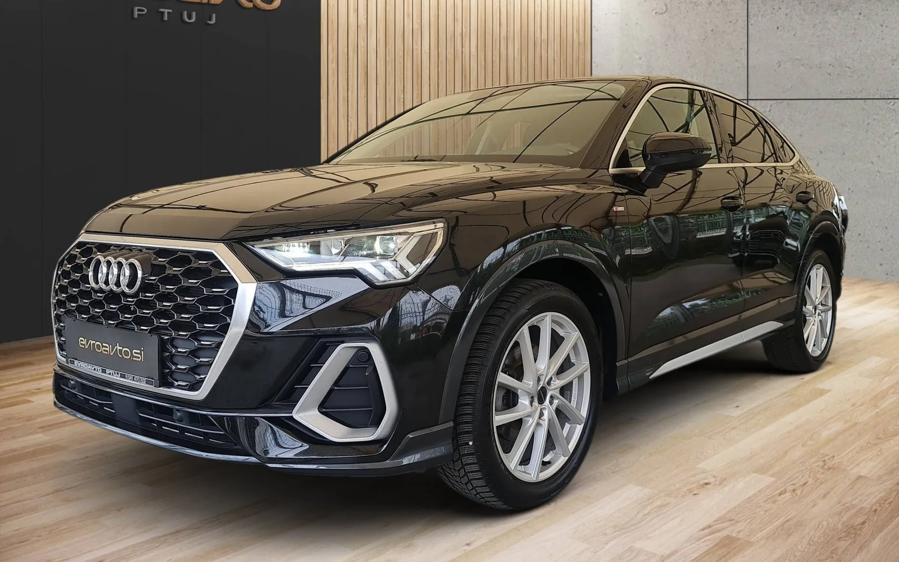Zunanja slika - Audi Q3 Sportback - 35 TFSI S line S tronic  Matrix   Virtual   Kamera - 1