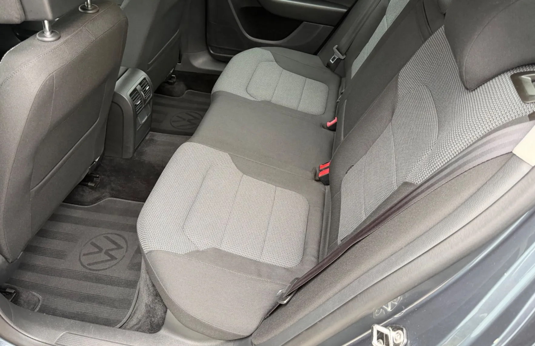Zunanja slika - Volkswagen Passat - 2.0 TDI Comfortline 140PS NAVI PDC ALU LEANPAY - 12