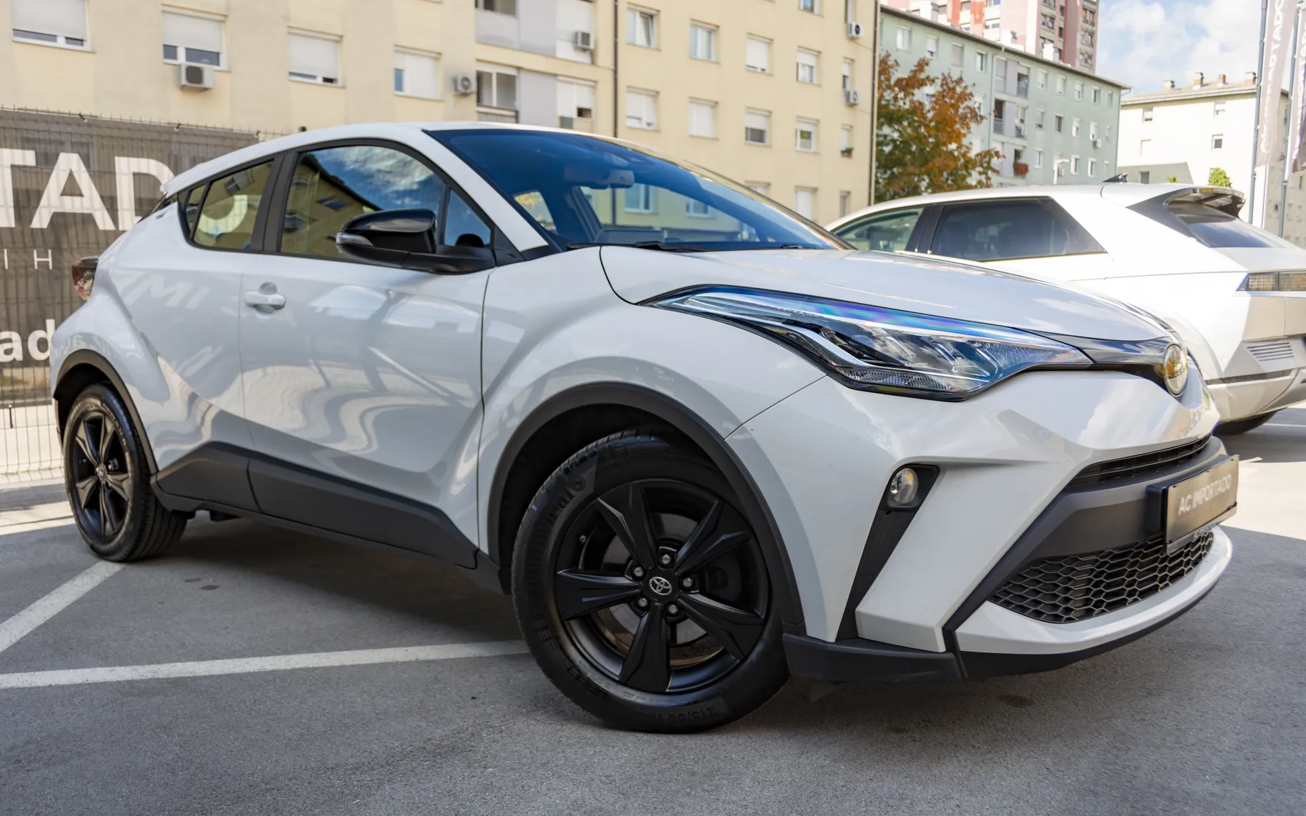 Zunanja slika - Toyota C-HR - CH-R 1.8 HYBRID SMART-BLACK PACK-LED-ACC-KAM-SLO-17C - 3