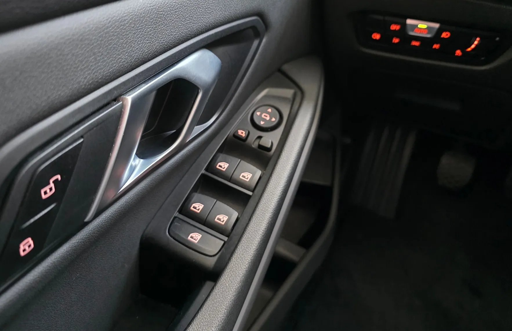 Zunanja slika - BMW Serija 3 - : 318d - LINE ASSIST - USNJE - FUL LED - TEMPOM4T - 14