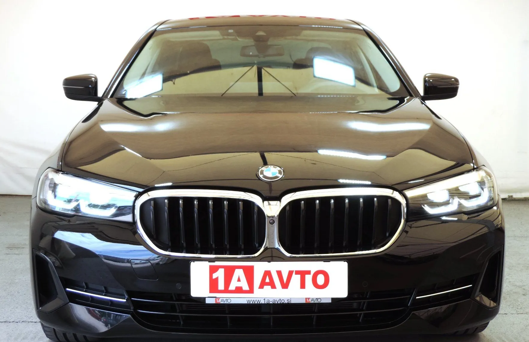 Zunanja slika - BMW Serija 5 - : 520i Avt. USNJE-360 KAMERA-HEAD UP…… - 2