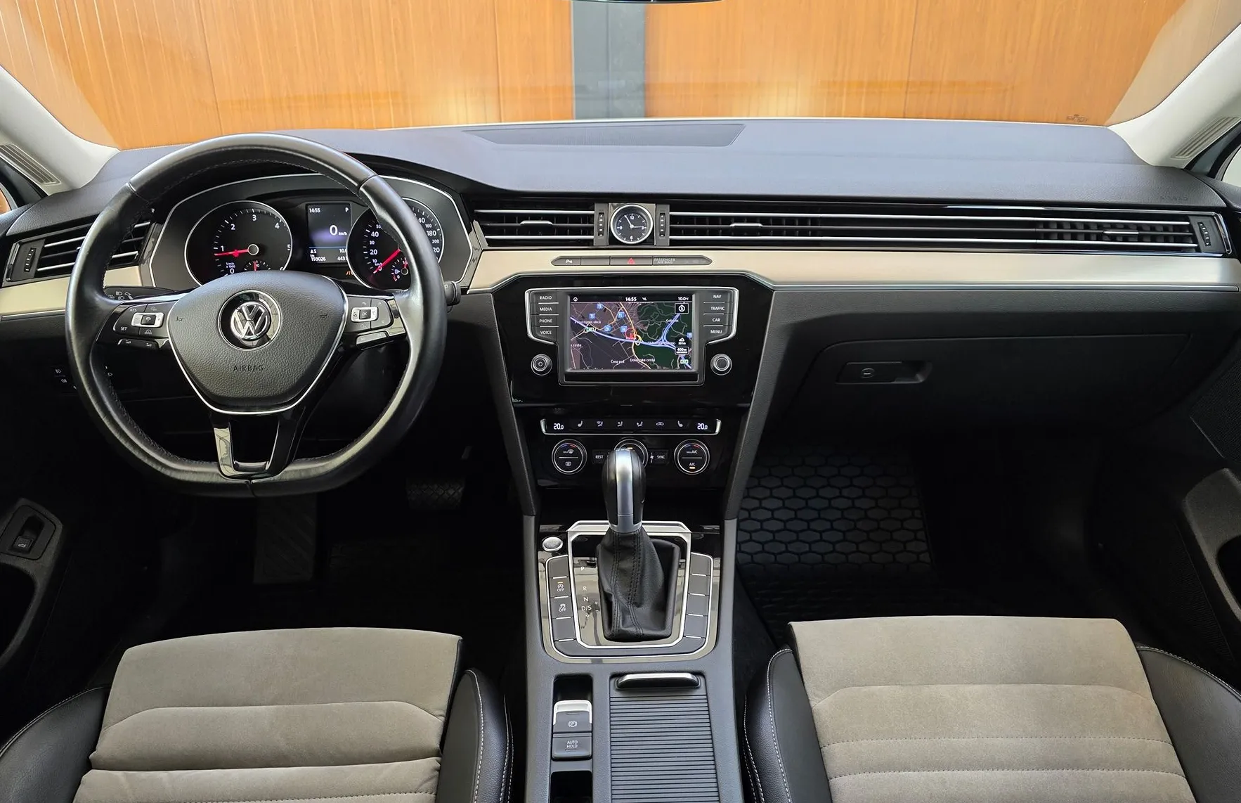 Zunanja slika - VW Passat - Variant 2.0 TDI - DSG - MRTVI KOT - LIN7 ASSIST - FUL LED - 9