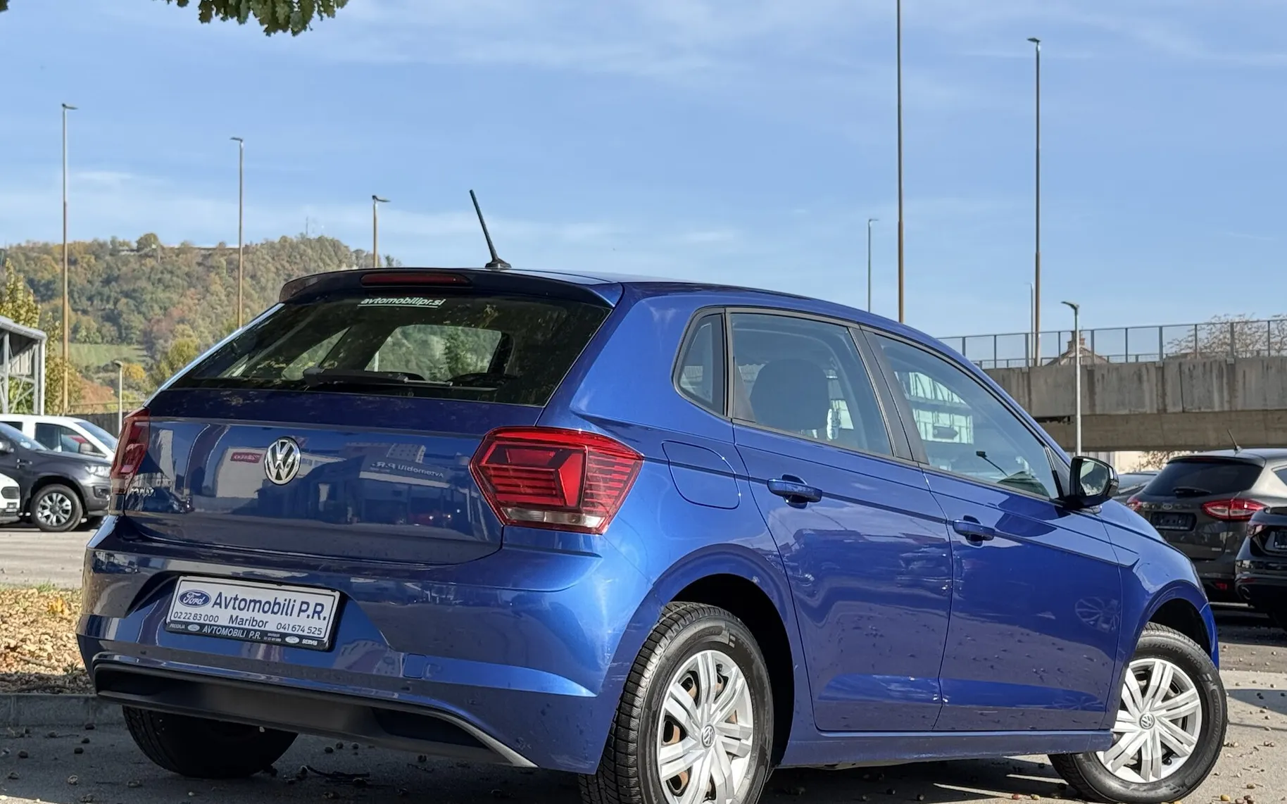 Zunanja slika - Volkswagen Polo - 1.0 TRENDLINE 1.LASTNICA SLO OGREVANA SEDEŽA - 7
