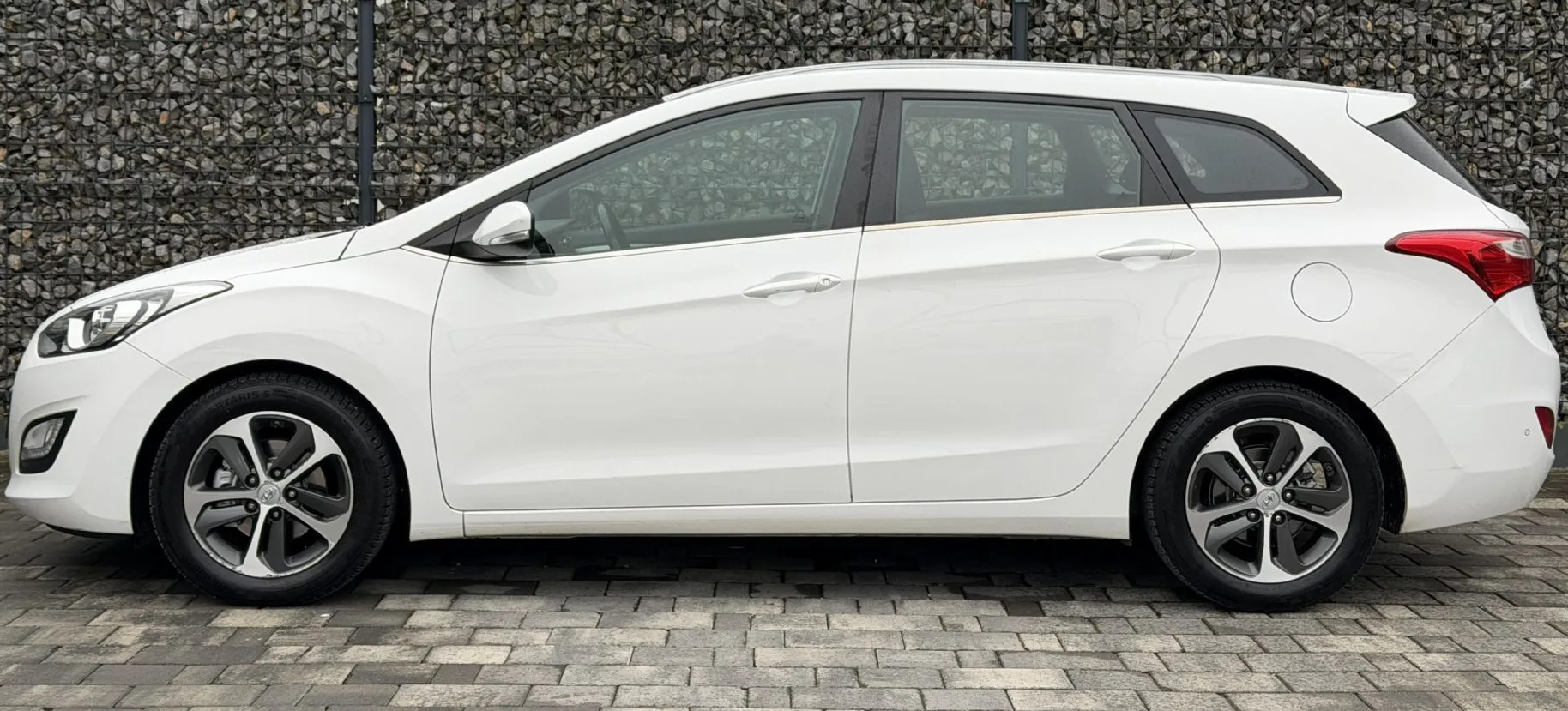 Zunanja slika - Hyundai i30 Wagon - 1.6 CRDI|GR.SED|2CON|TEMPOMAT - 8