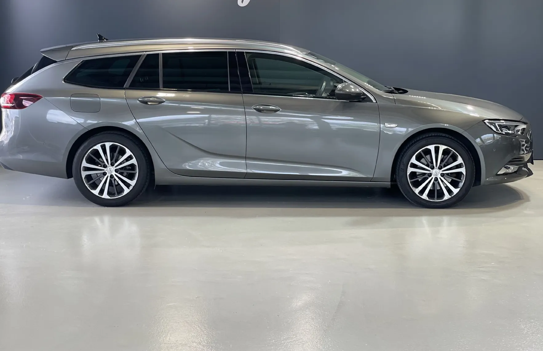 Zunanja slika - Opel Insignia - 1LAST-NAVI-360KAM-HLAJENJE-KEYLESS-RADAR-LED-USNJE - 4
