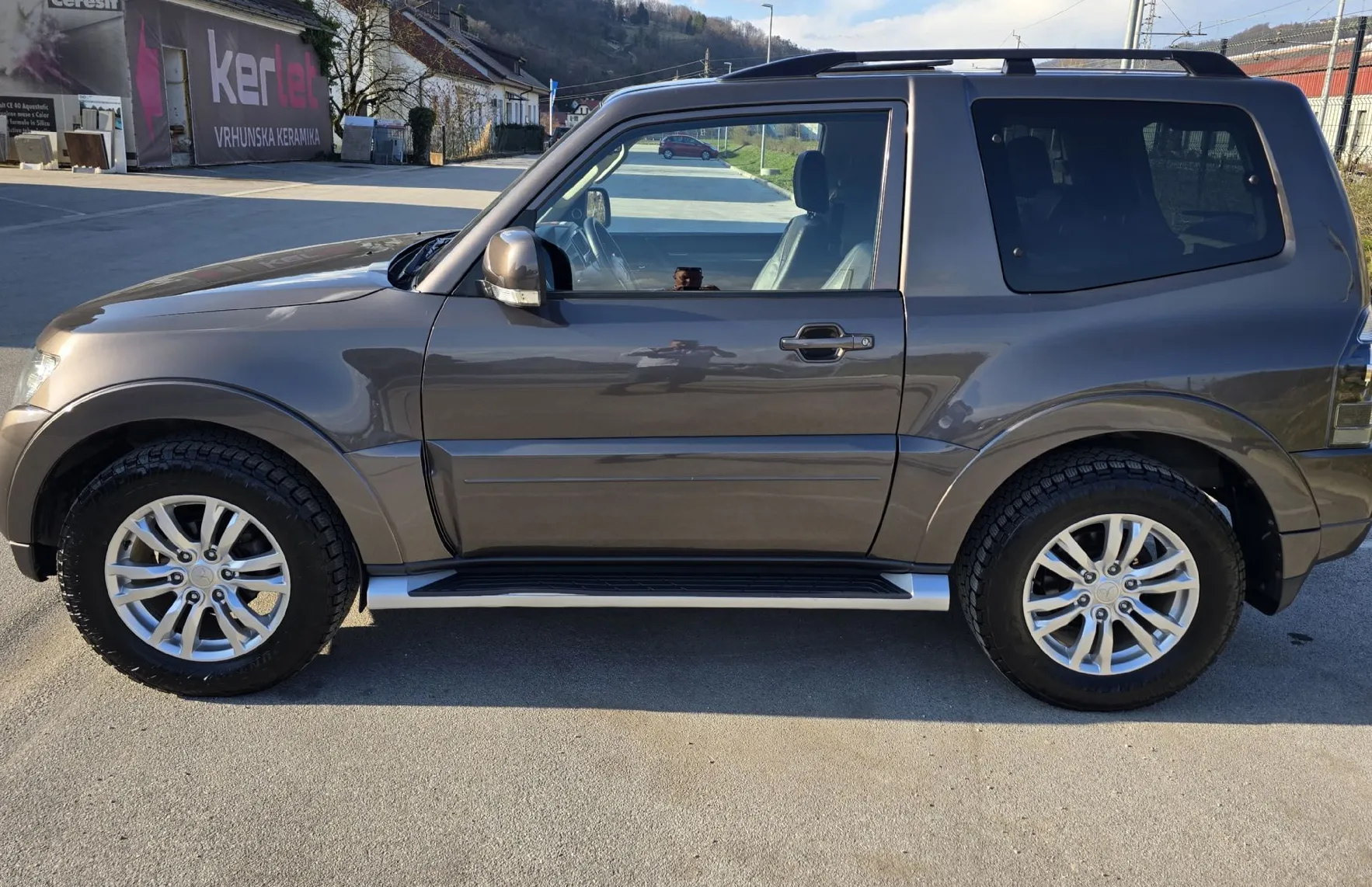 Zunanja slika - Mitsubishi Pajero - 3.2 DI-D A T 3 VRATA ODLIČEN - 4