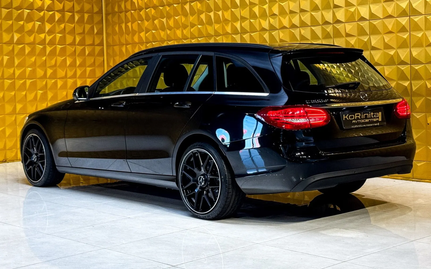 Notranja slika - Mercedes-Benz C-Razred - C200d AUT. GRETJE-BURMESTER-NAVI-F1-VLECNA KLJUKA. - 7
