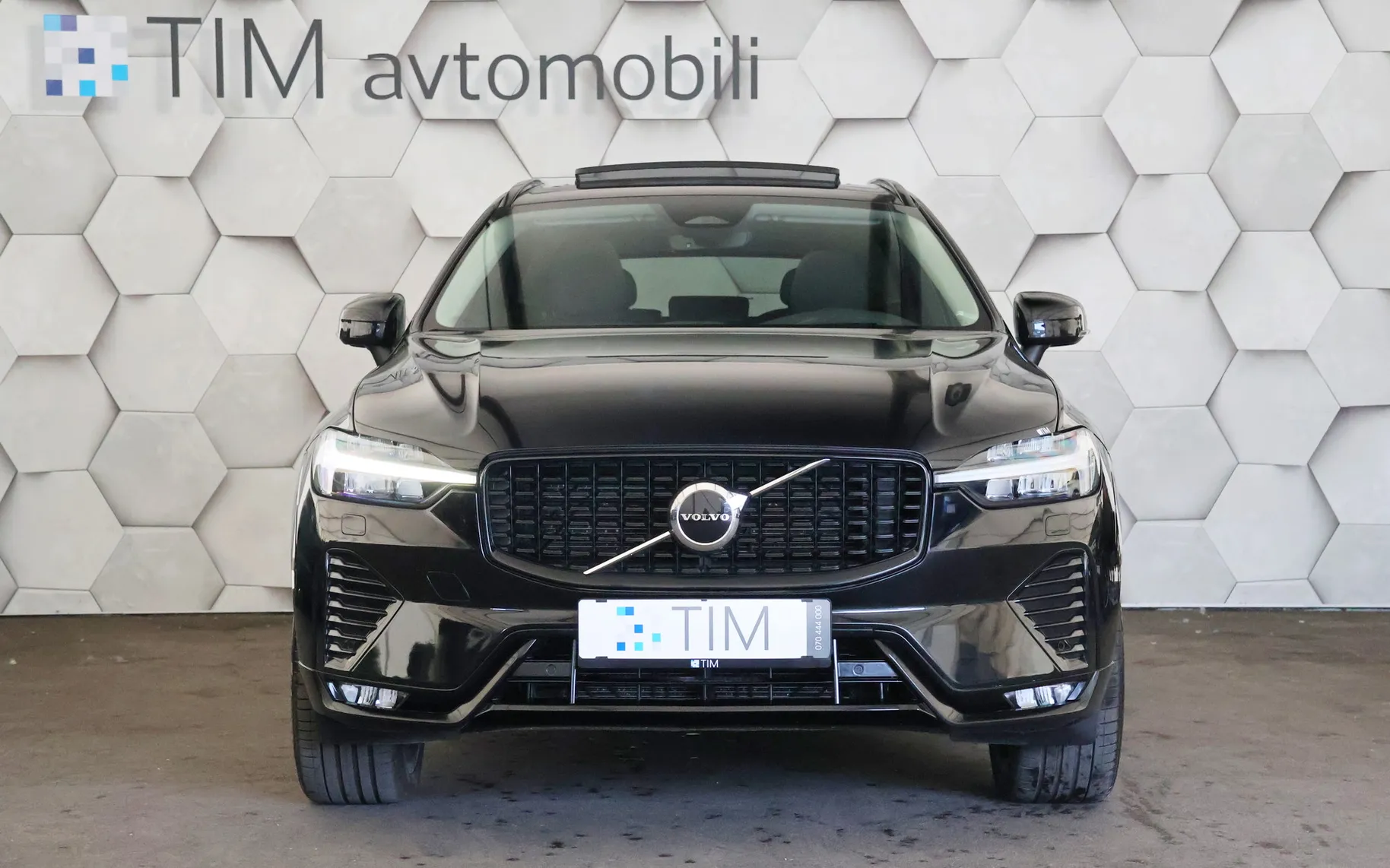 Zunanja slika - Volvo XC60 - B4D AWD Geartronic R-Design DARK Plus 197KM - 5