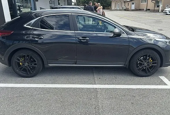 Zunanja slika - KIA XCeed - 1.5 T-GDI. EX WAY - DIGITALNI ŠTEVCI. 1.LASTNIK. . - 3