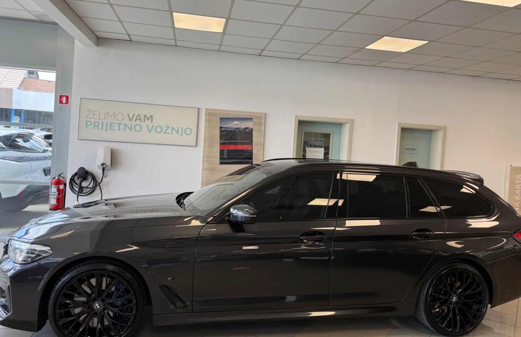 Zunanja slika - BMW Serija 5 - Touring: 530d xDrive M-SPORT-AMBIENT-LED-ALU-FACELIFT- - 9