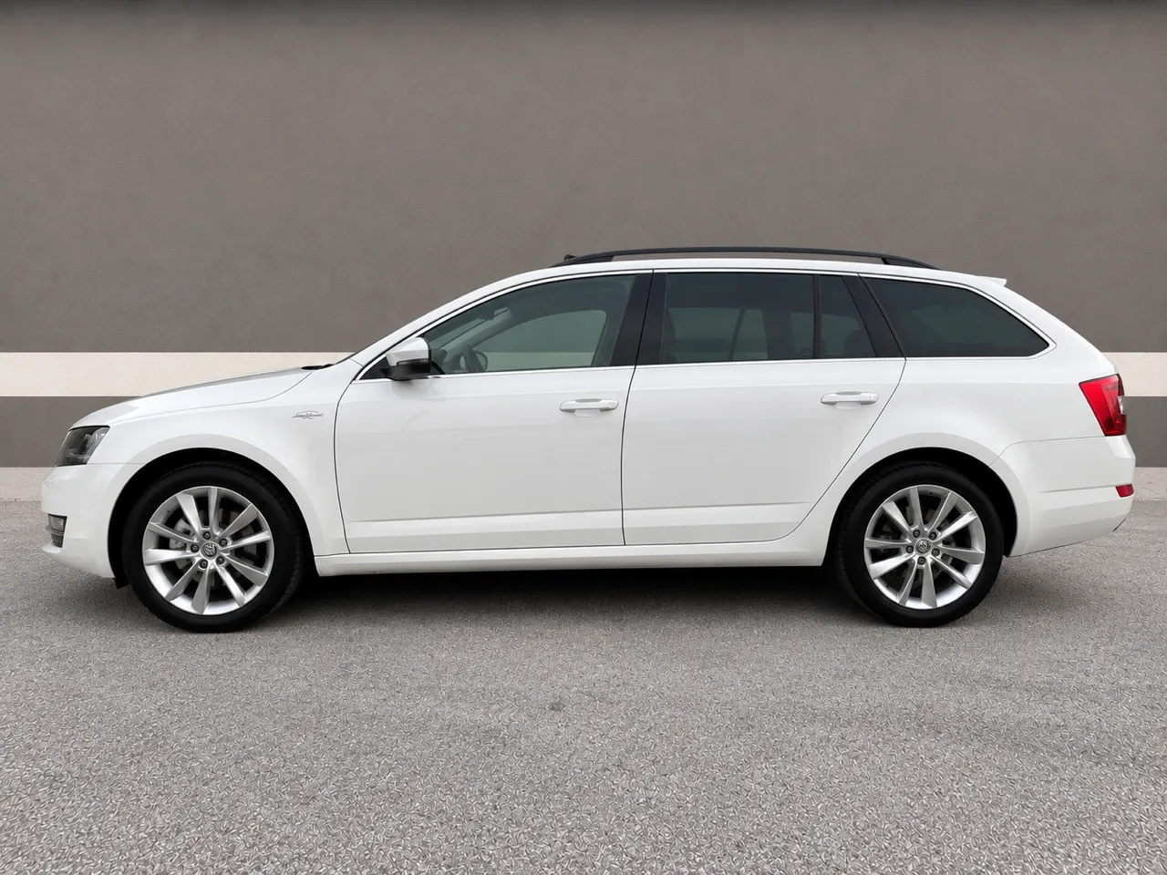 Zunanja slika - Škoda Octavia - 2.0 TDI DSG 4x4 LAURIN CLEMENT 2.LASTNIK PANO. - 2