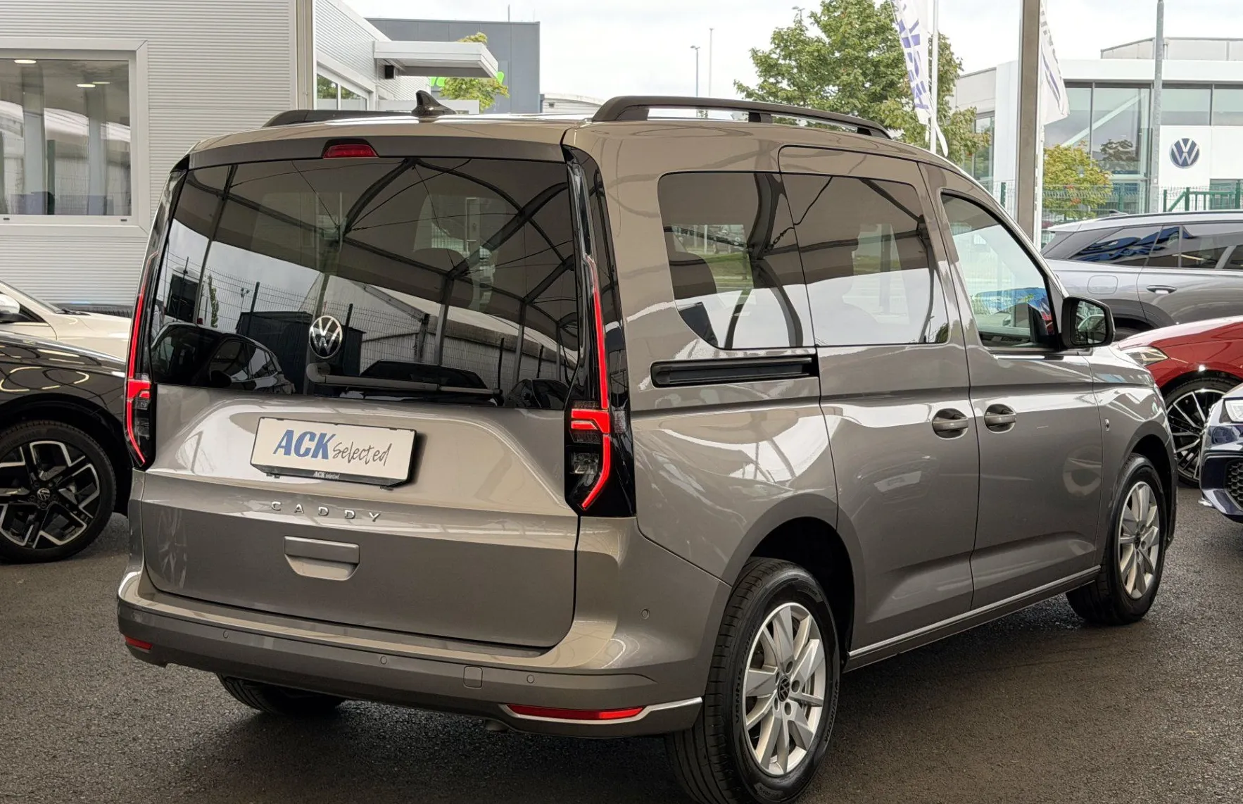 Zunanja slika - Volkswagen Caddy - Life 2.0 TDI-SLO-1.LASTNIK-LED-OGR. SEDEŽA-ACC - 4