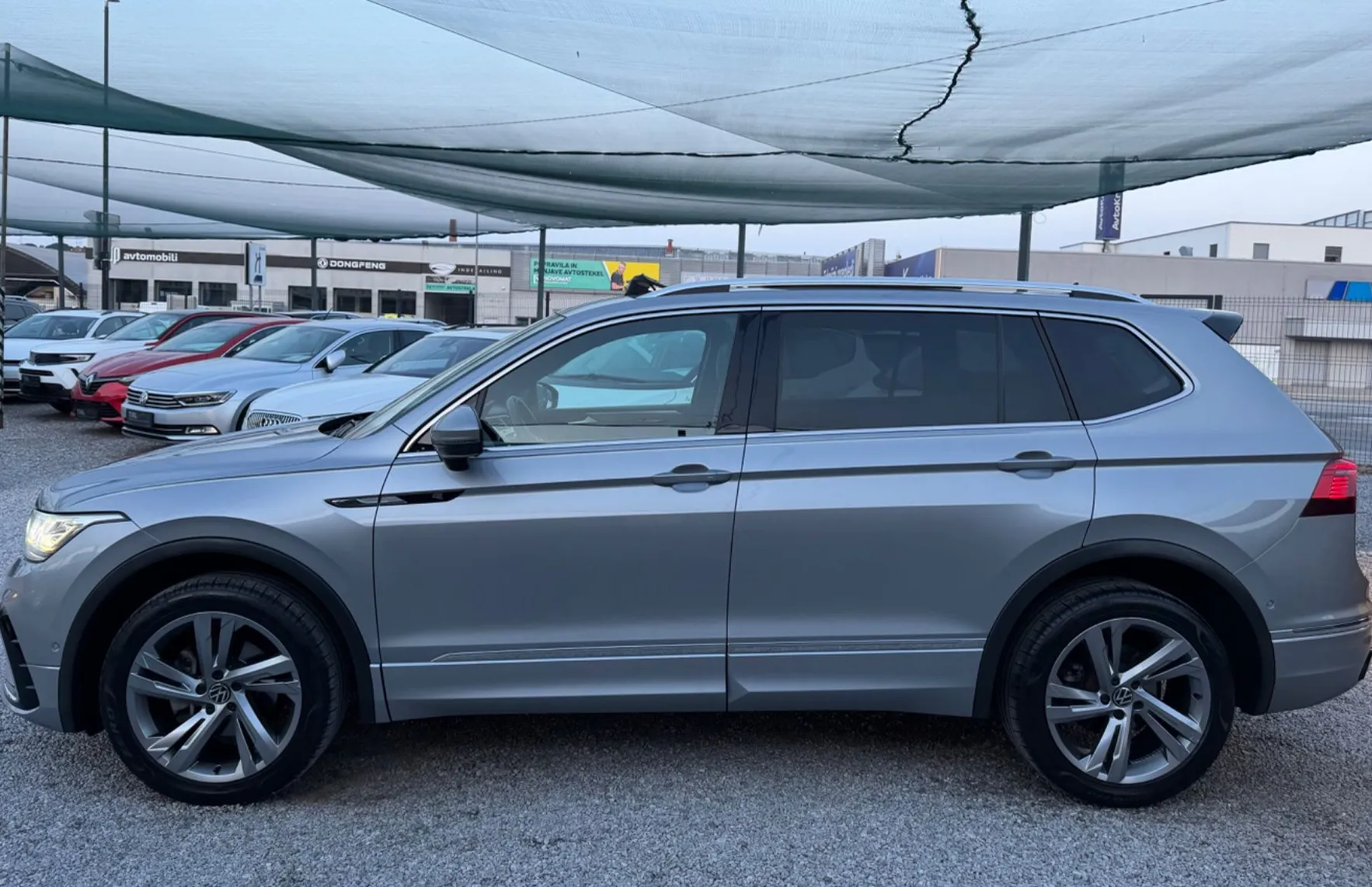 Zunanja slika - Volkswagen Tiguan Allspace - 4motion-2.0 TDI-R-Line-DSG-PANO-MRTVI KOTI-VIRTUA - 4