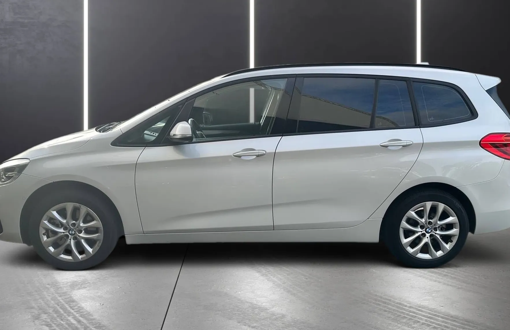 Zunanja slika - BMW Serija 2 - Gran Tourer: 218d 1LASTNIK 7SEDEŽEV NAVI PDC TEMPOMAT TO - 4