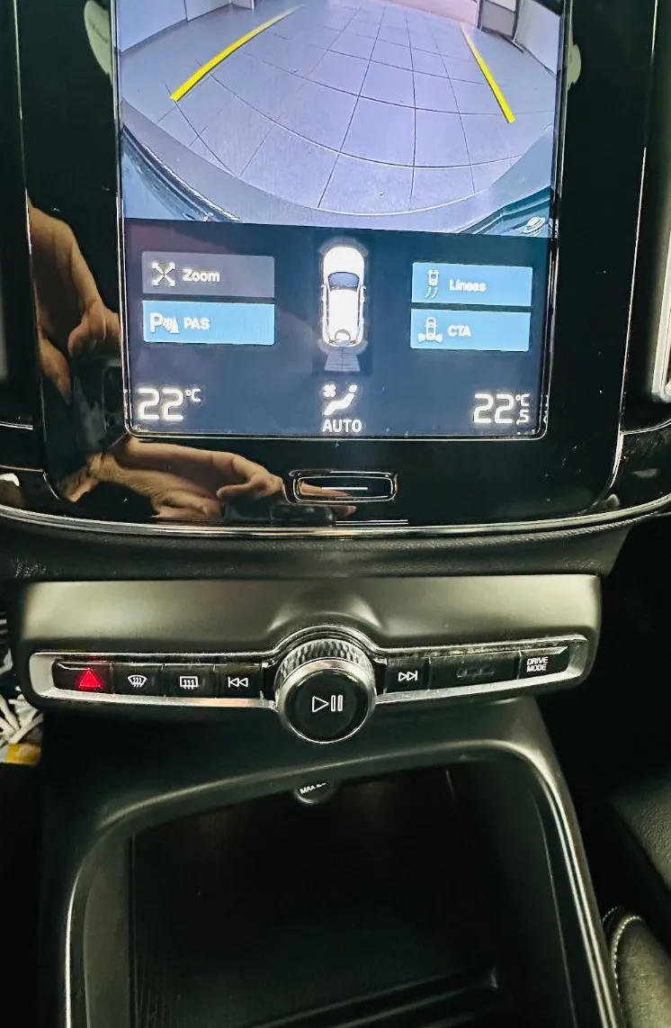 Zunanja slika - Volvo XC40 - T5 Recharge Twin Engine R-Design Avt.KAMERA.LED - 13