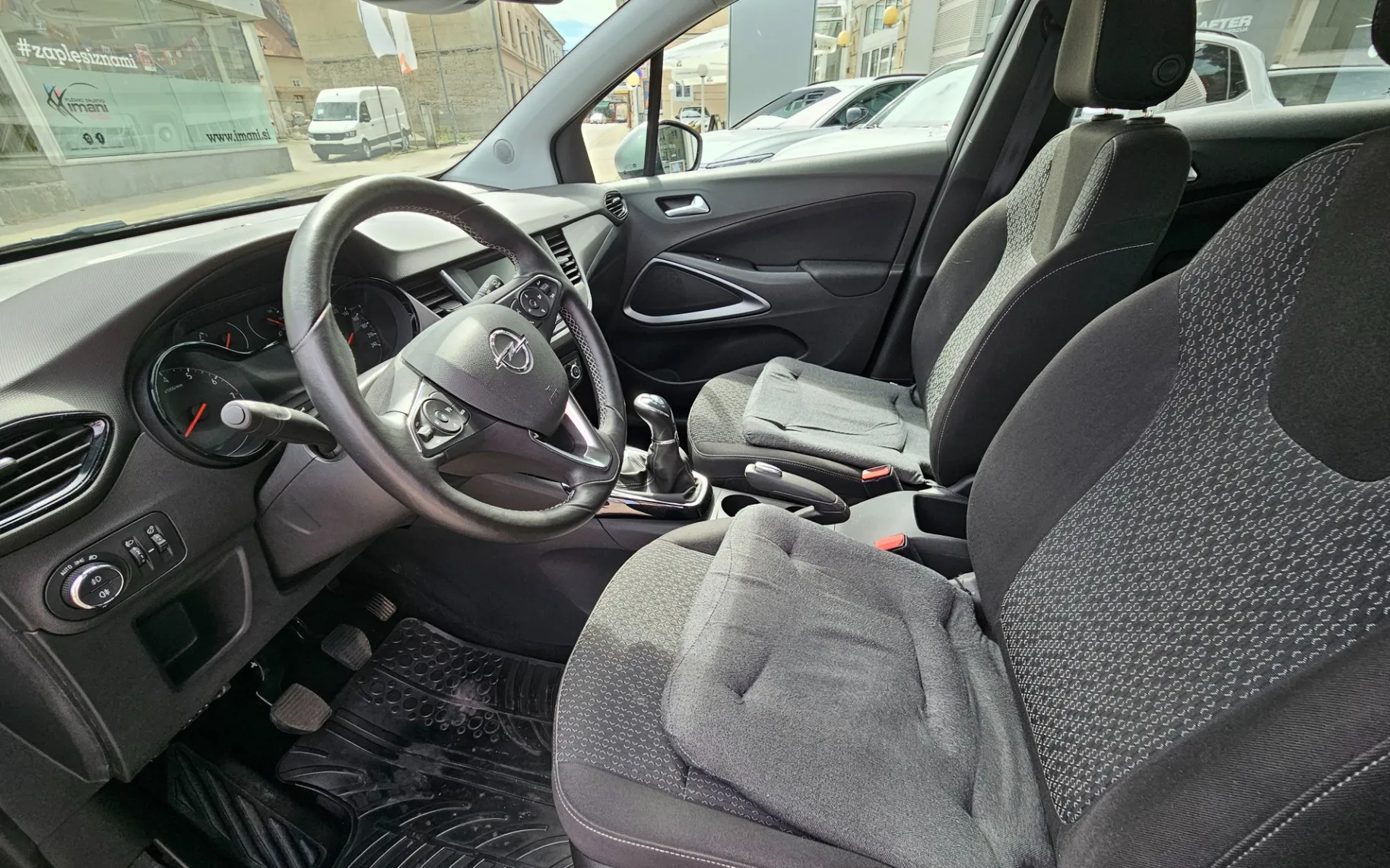Zunanja slika - Opel Crossland X - 1.2 TURBO 81KW S S ENJOY - 6