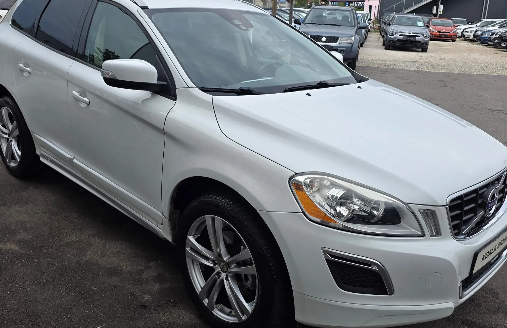 Zunanja slika - Volvo XC60 - FWD D4 MOMENTUM AVTOMATIK-ALU PLATIŠČA-KLIMA-NAVI - 3