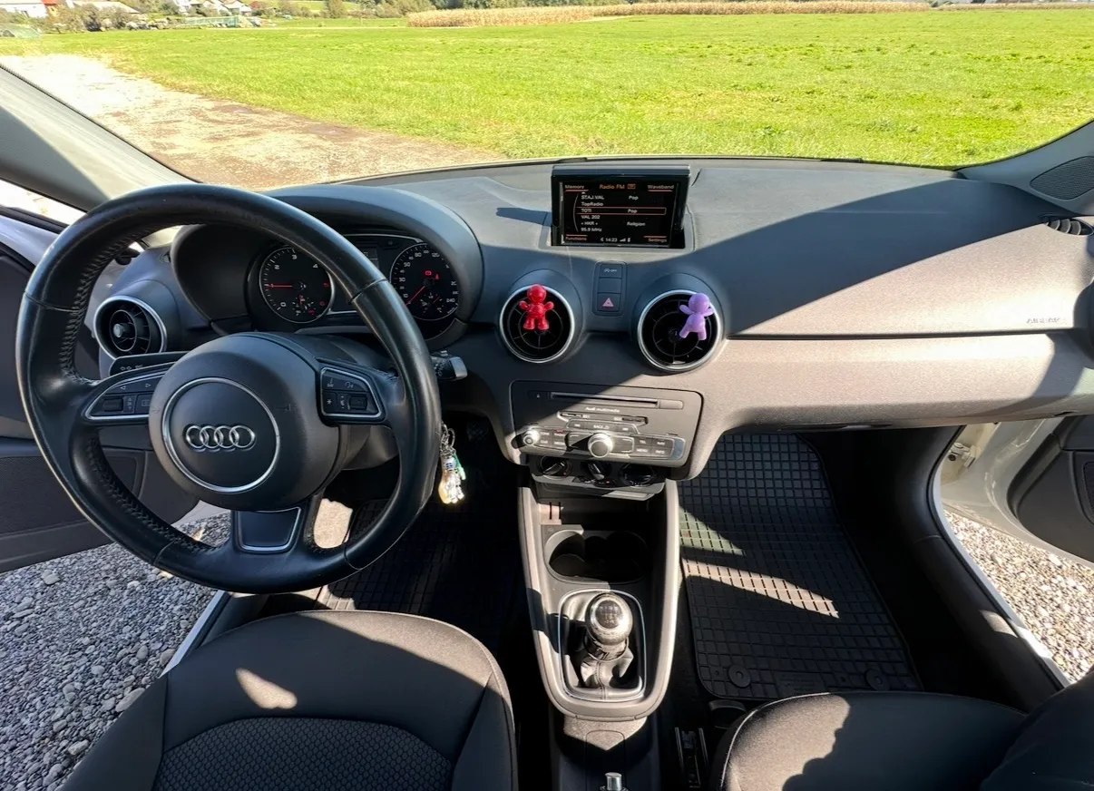 Notranja slika - Audi A1 - Audi  Sportback 1.4 TDI - 4