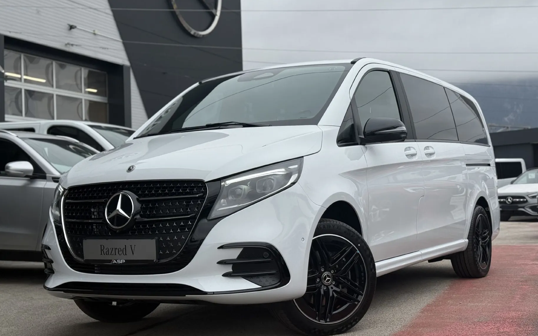 Zunanja slika - Mercedes-Benz V-Razred - V 300 d AVANTGARDE dolgi - 1