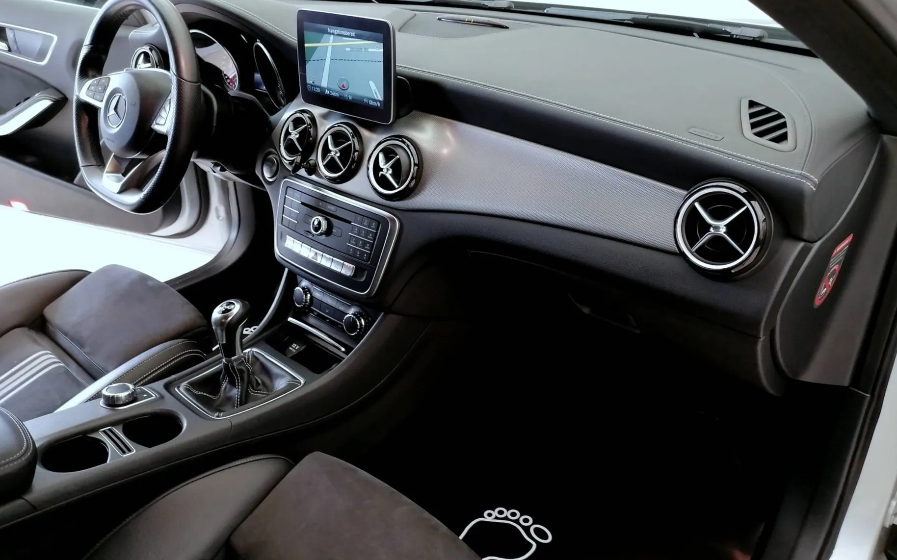 Notranja slika - Mercedes-Benz A-Razred - A 200 AMG Line FULL LED NAVI KAMERA 1.LASTNIK-TO.. - 7